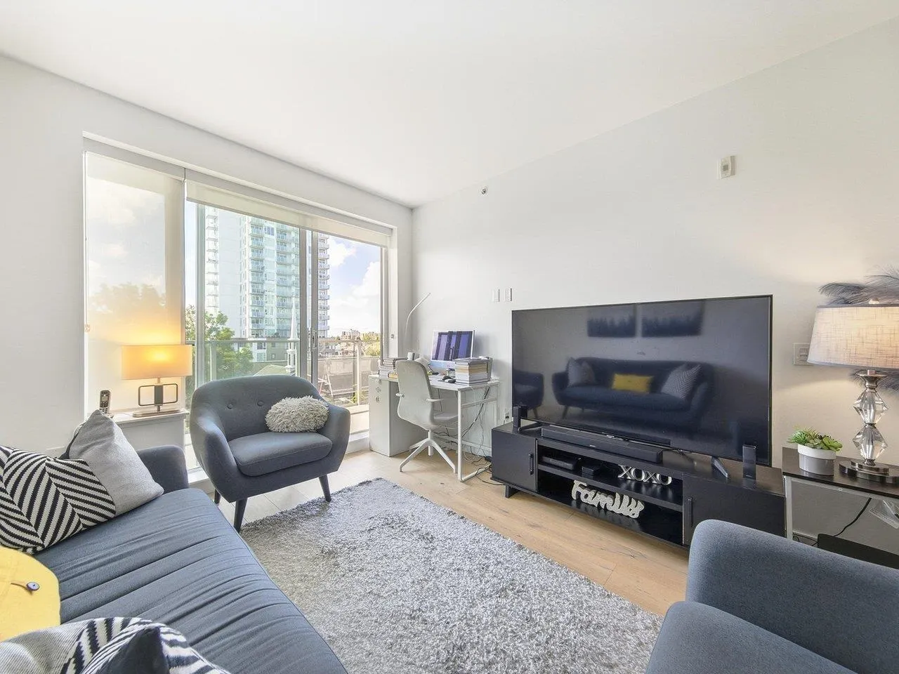 5693 Elizabeth Street #402