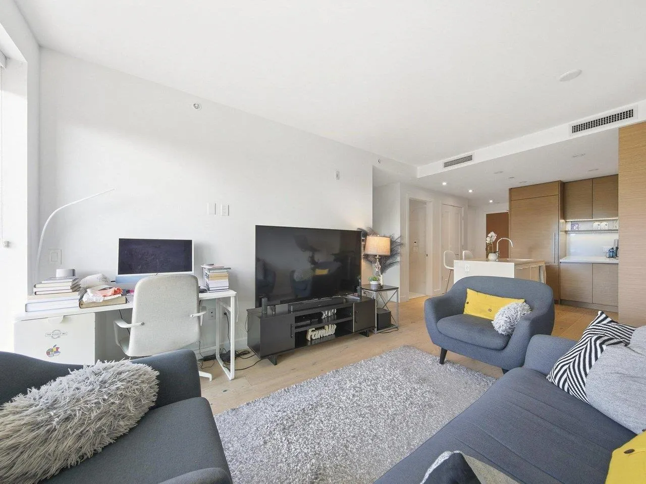 5693 Elizabeth Street #402