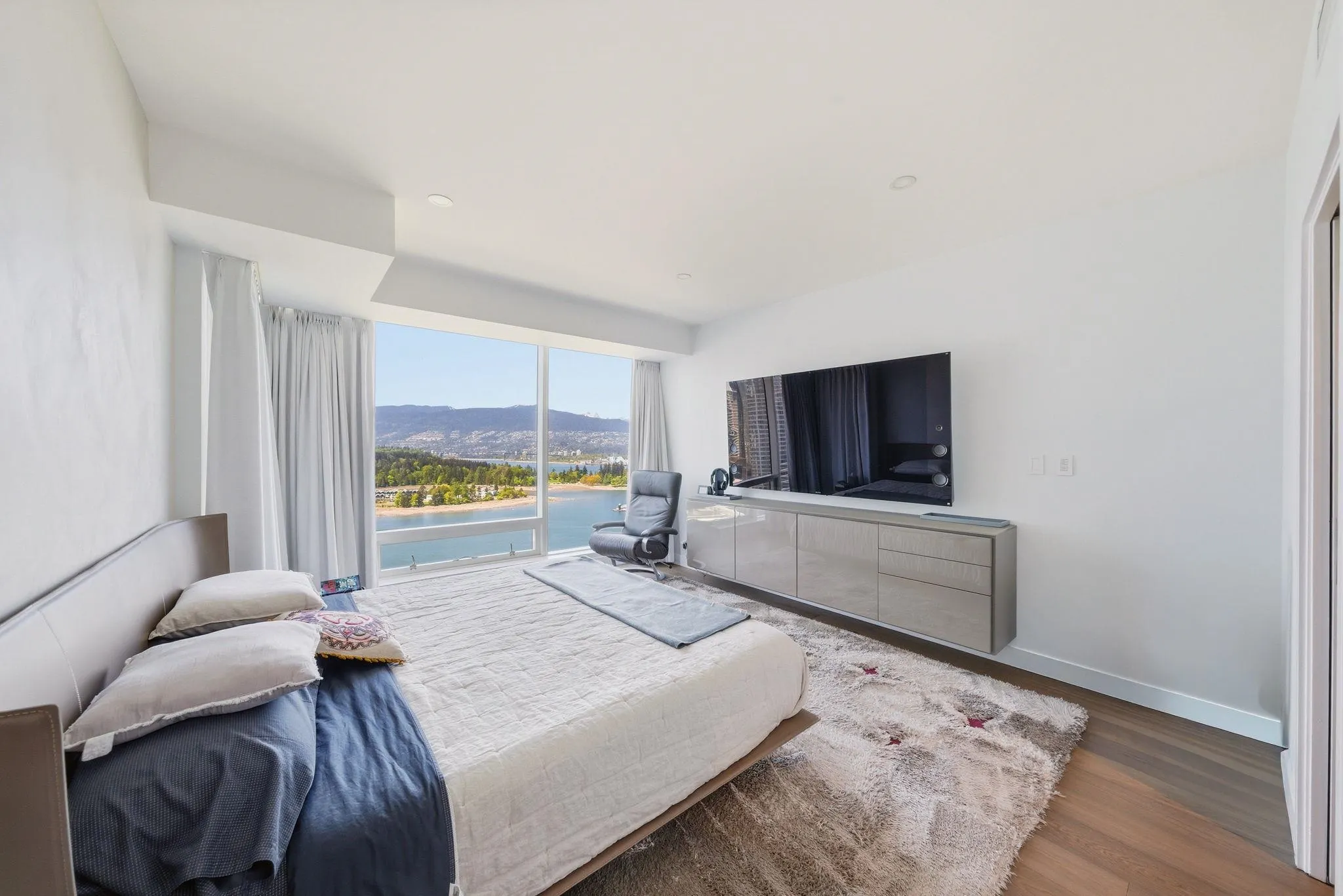 1011 W Cordova Street #2908