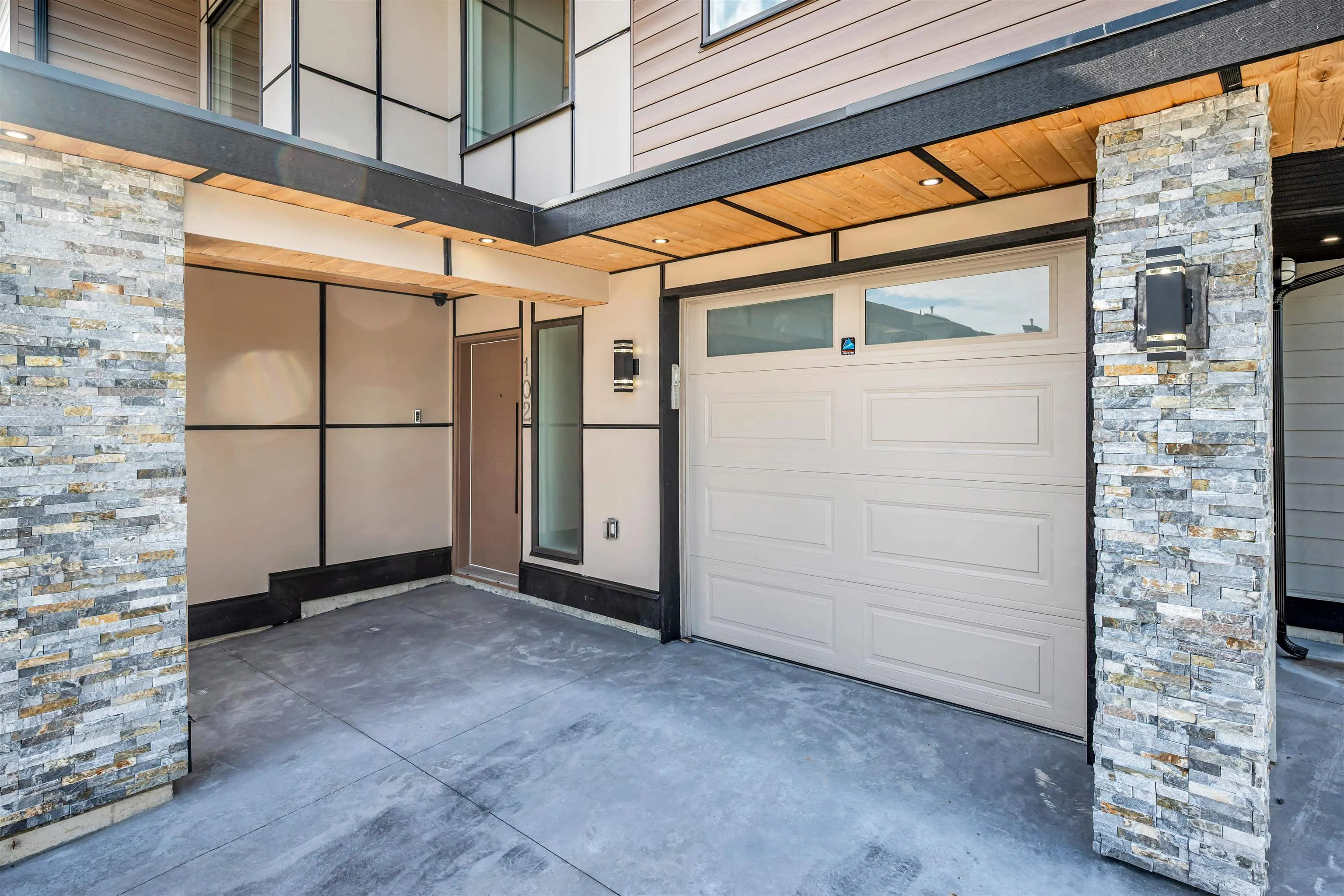 13661 59 Avenue #102