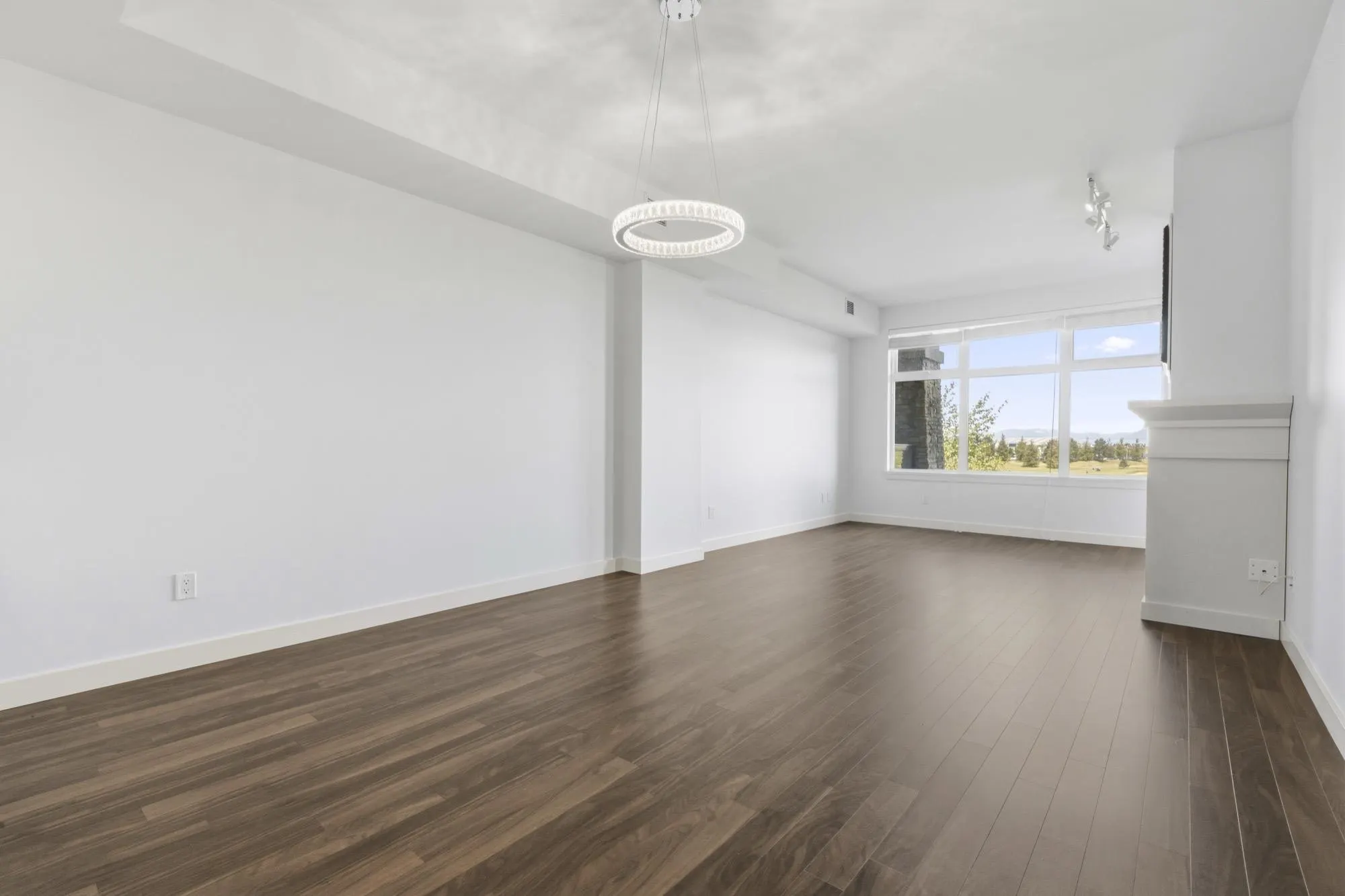 5055 Springs Boulevard #206