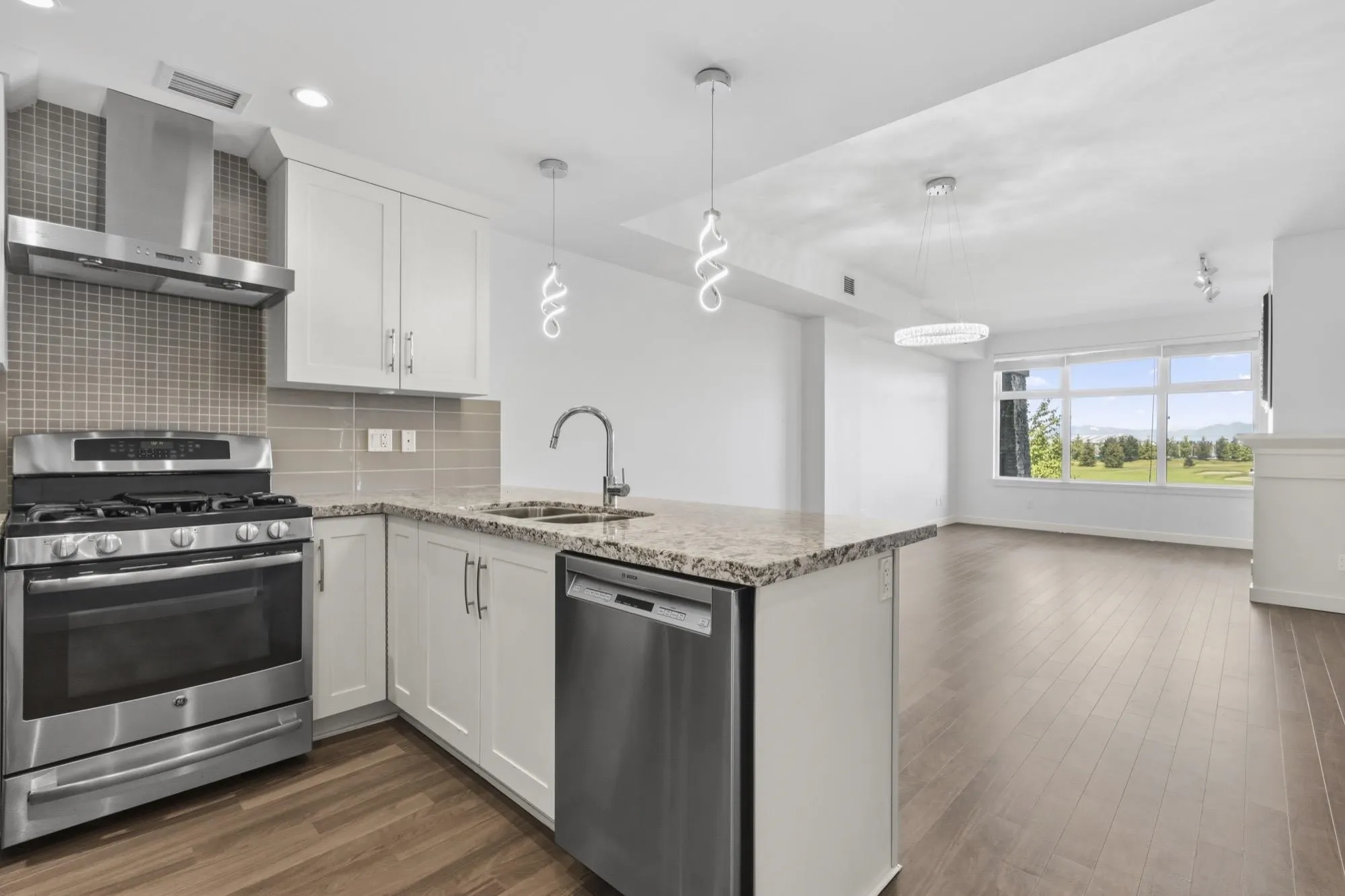 5055 Springs Boulevard #206