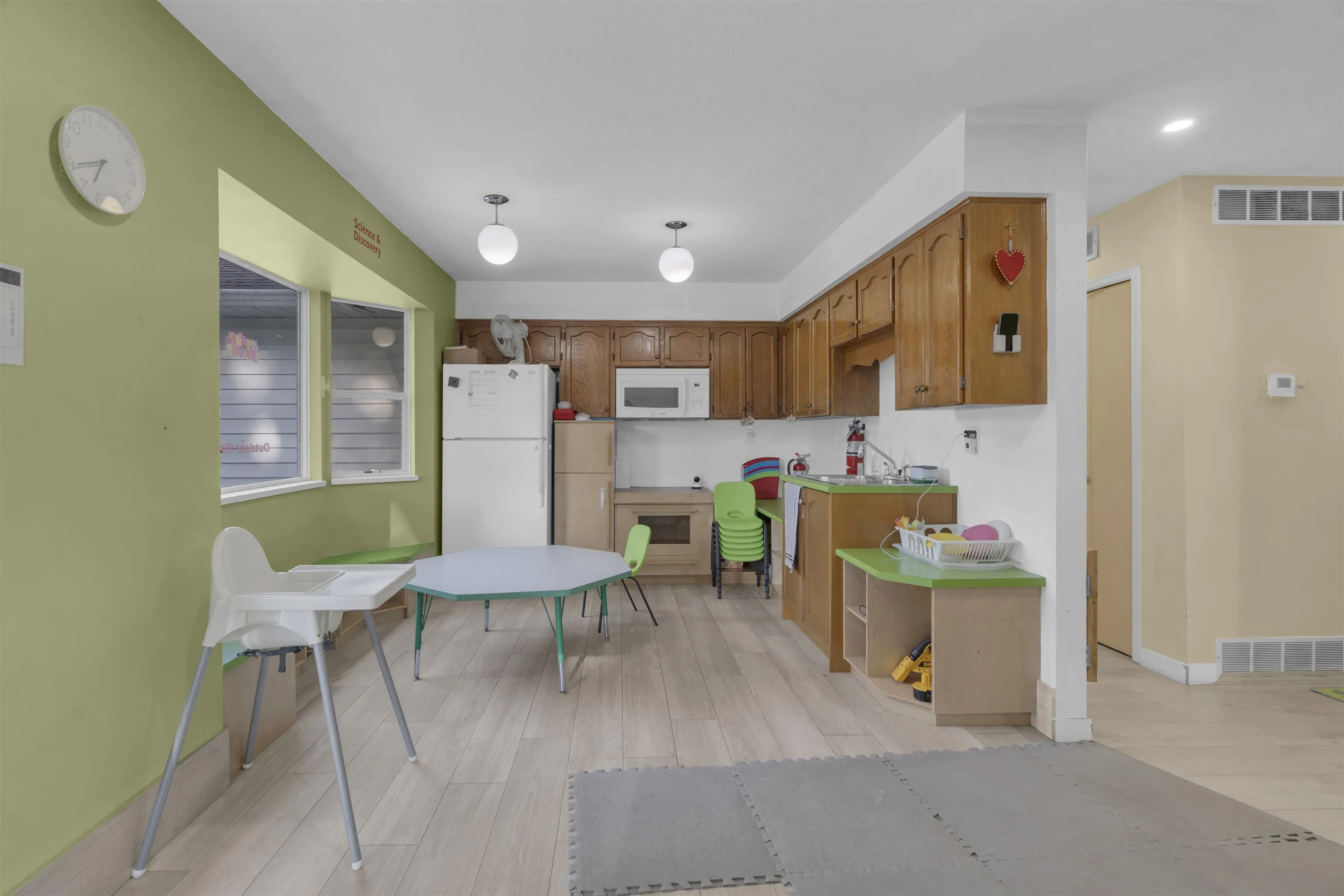 17209 62a Ave