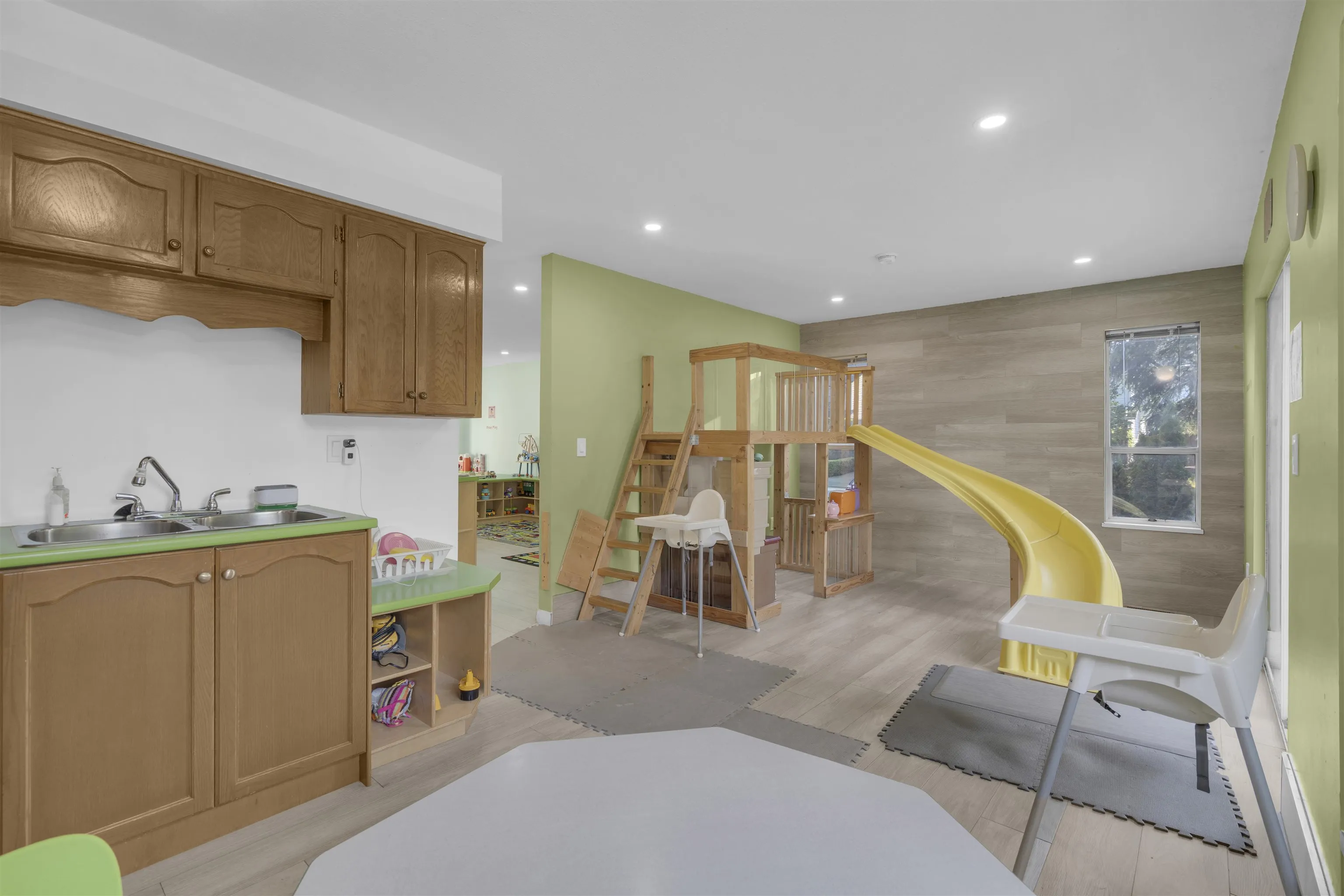 17209 62a Ave