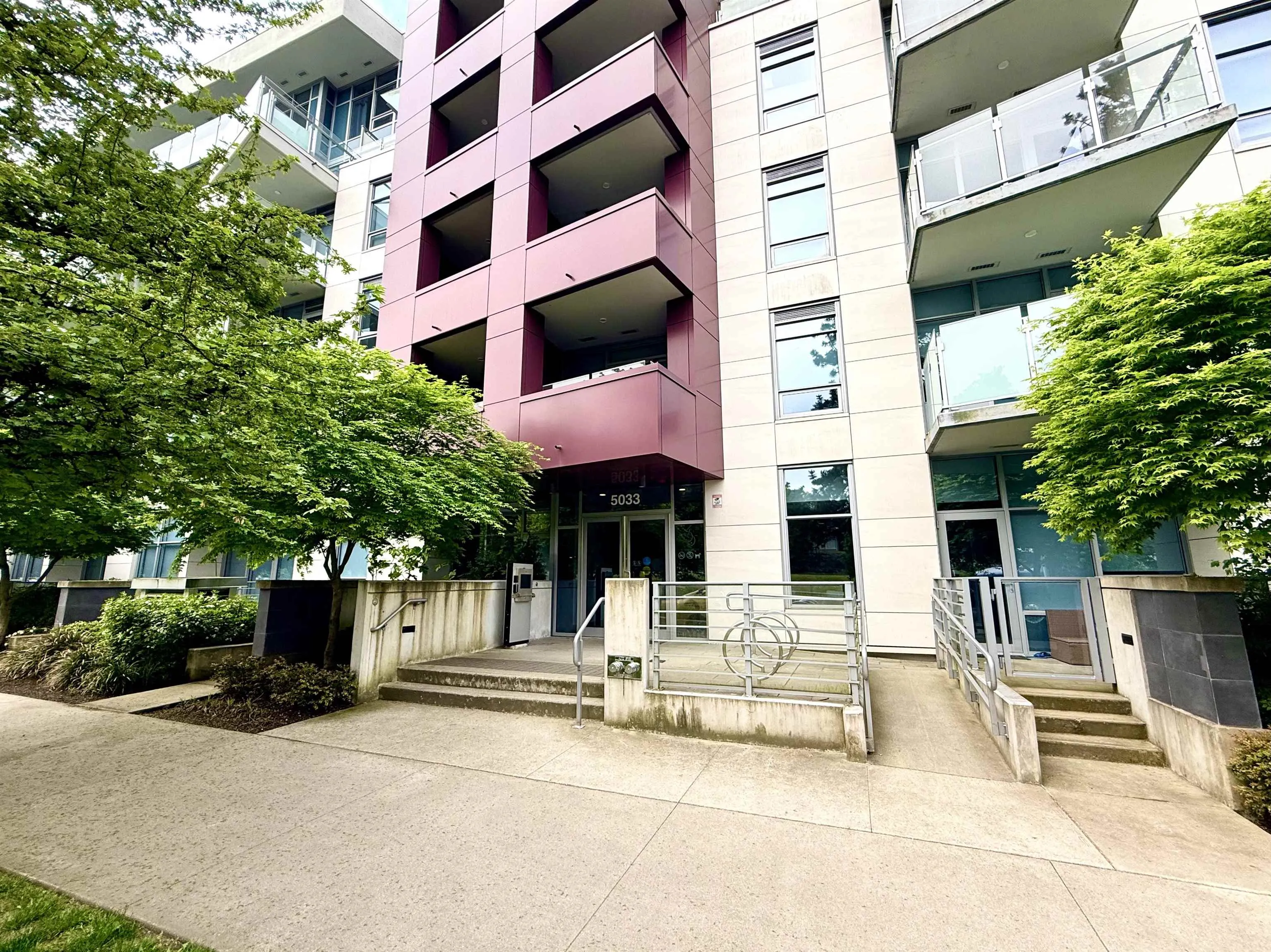 5033 Cambie Street #305