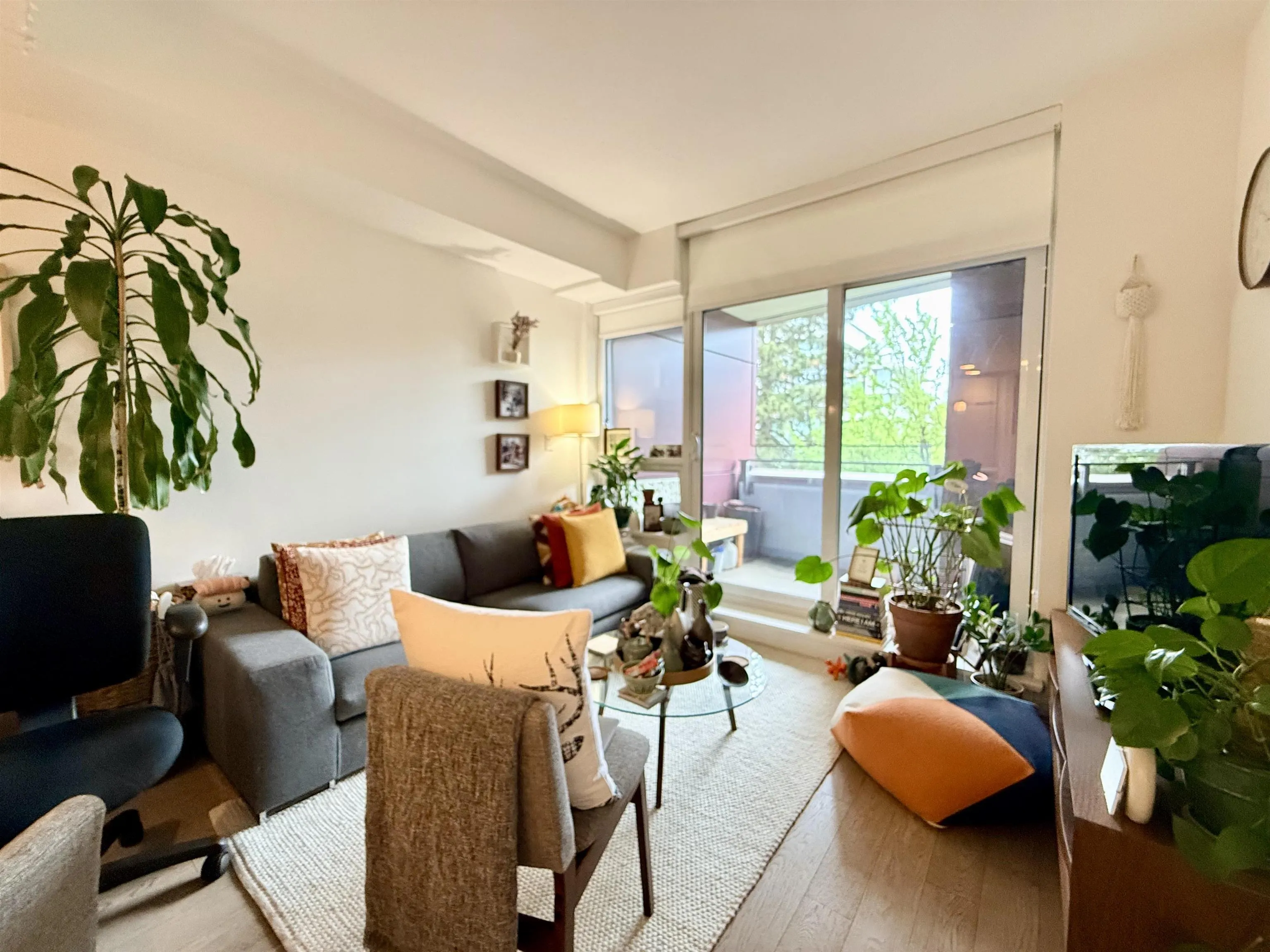 5033 Cambie Street #305