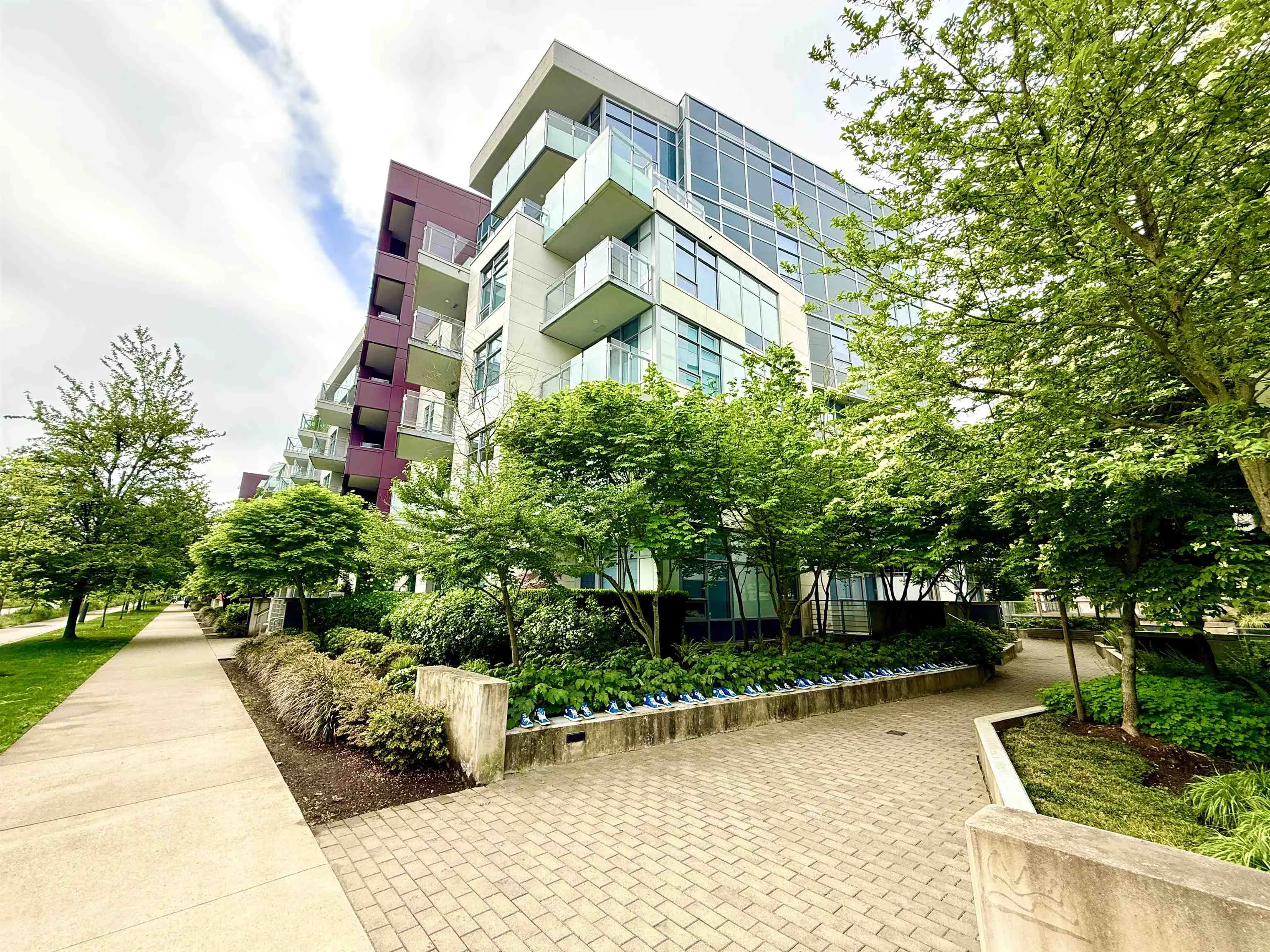 5033 Cambie Street #305