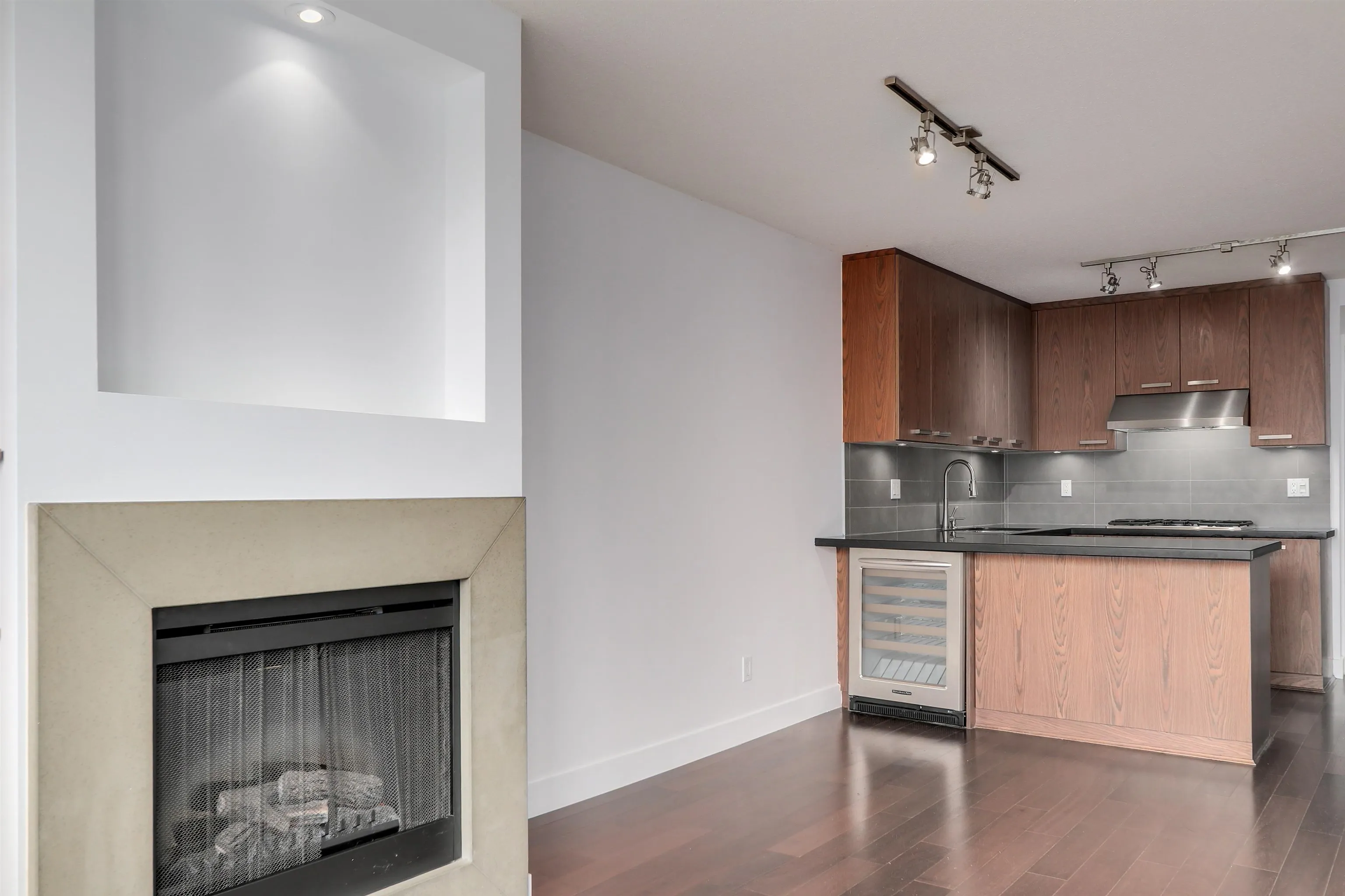 3228 Tupper Street #221