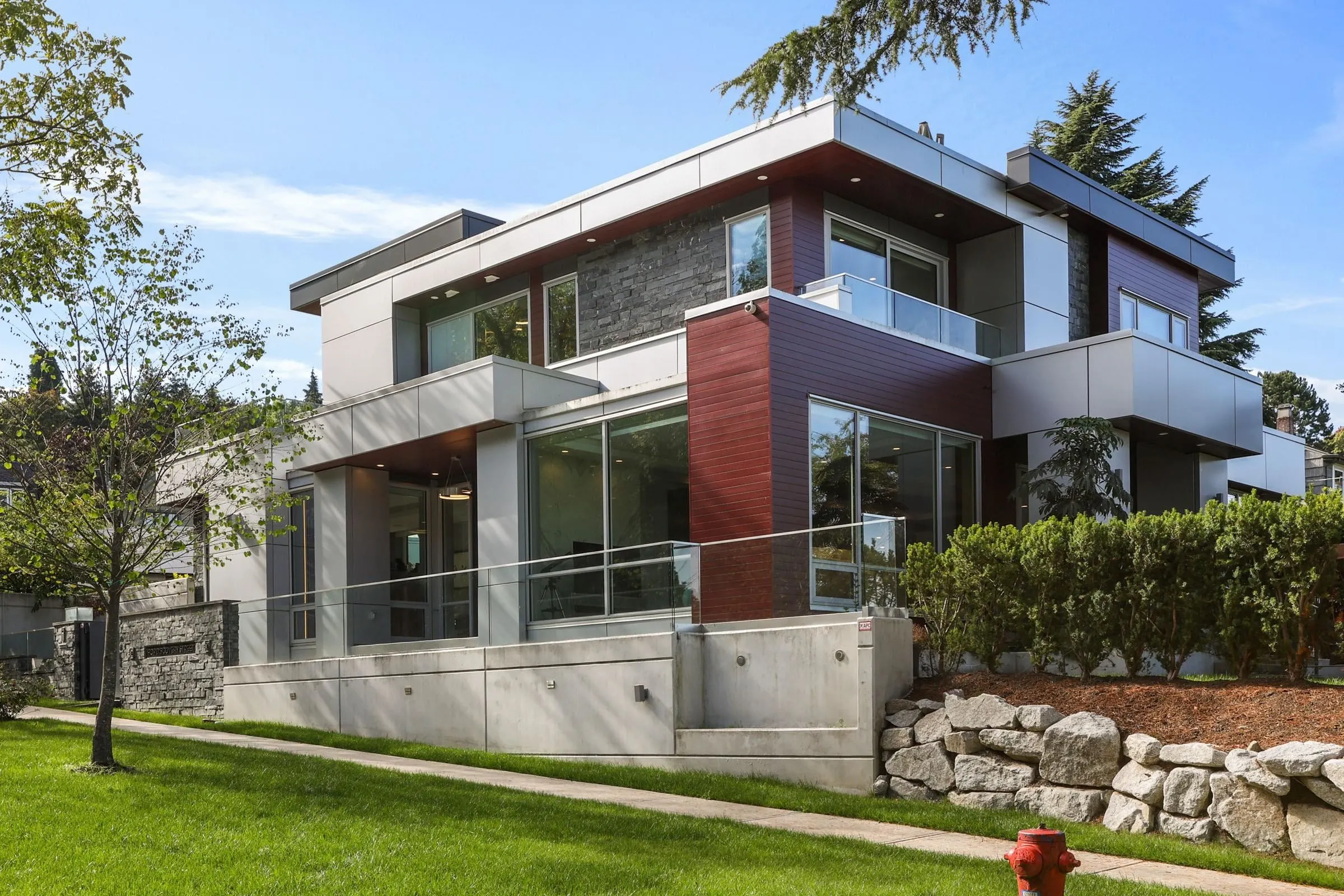 1909 Discovery Street