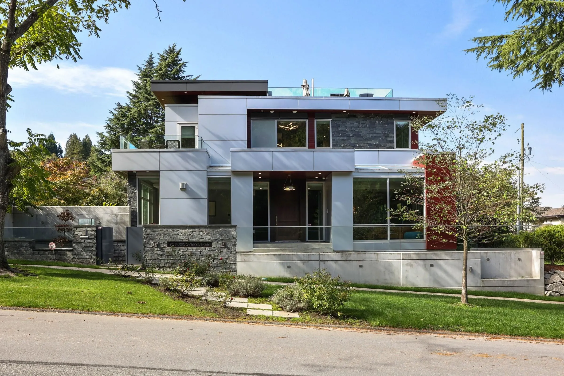 1909 Discovery Street
