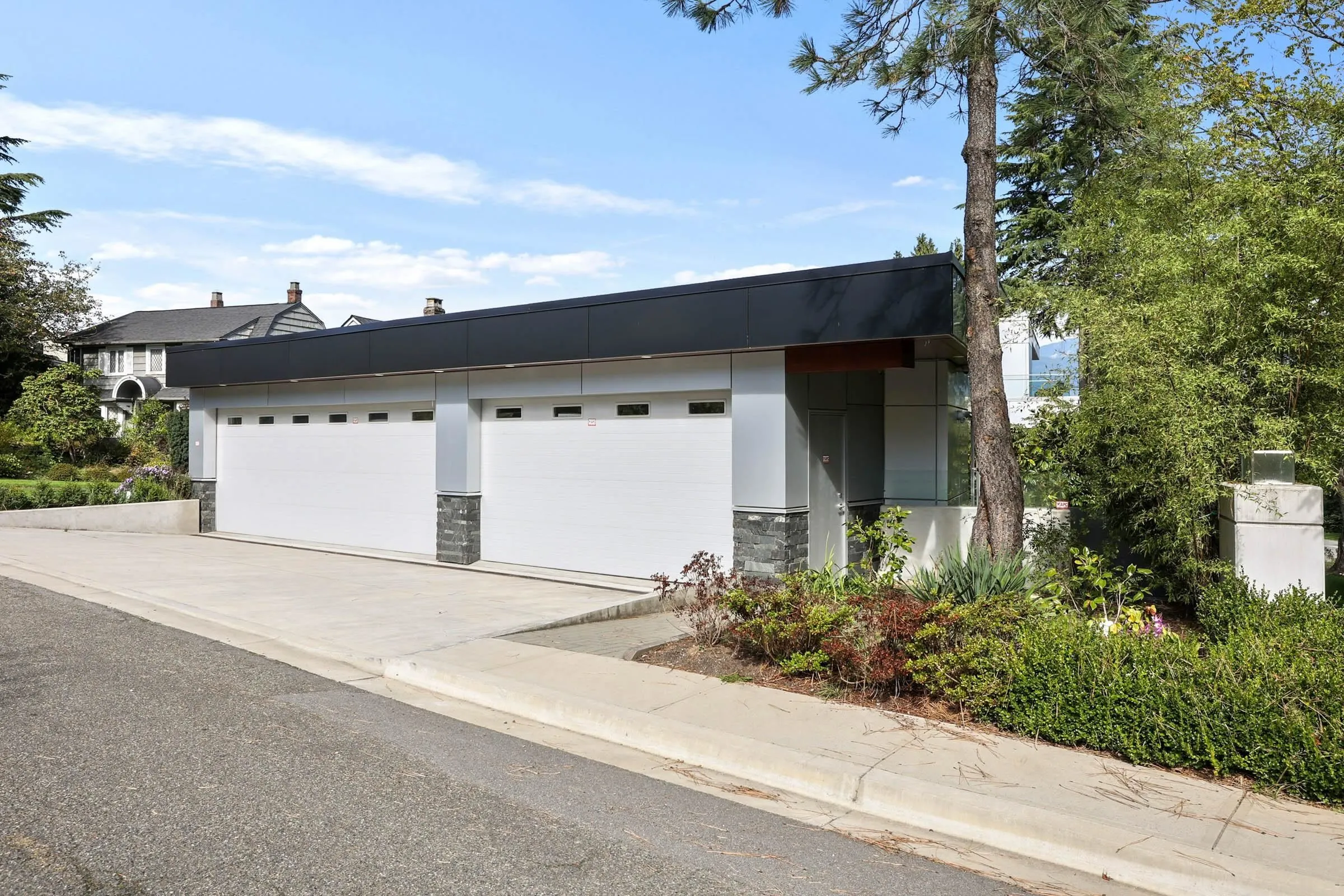1909 Discovery Street