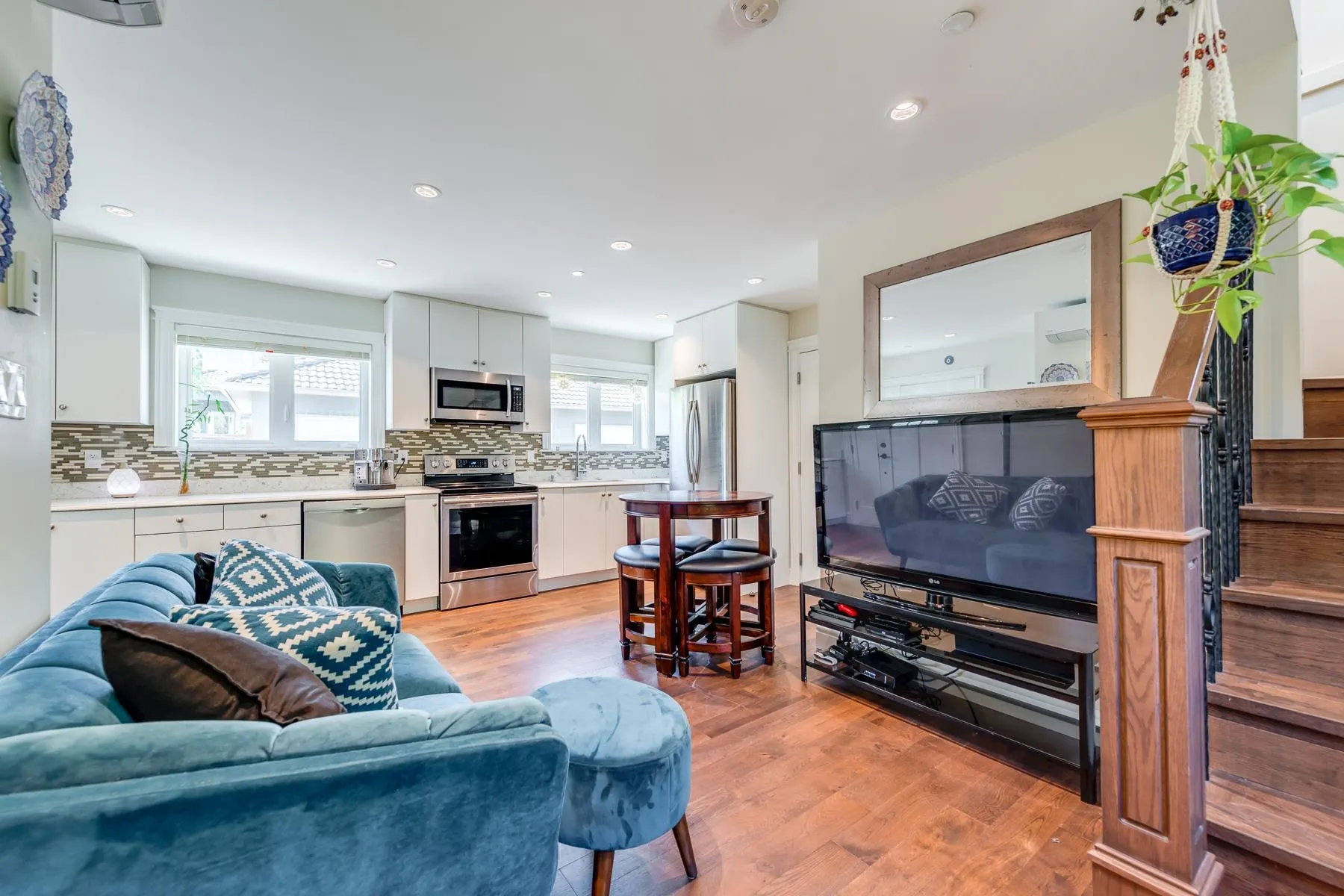 2507 W King Edward Avenue