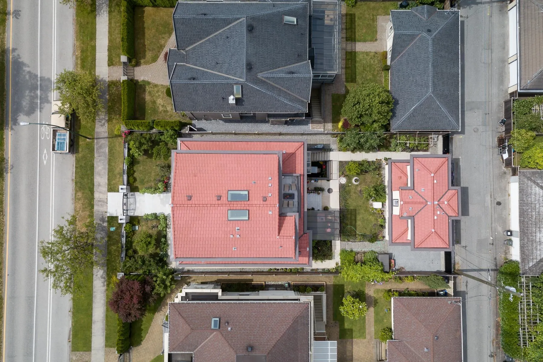 2507 W King Edward Avenue