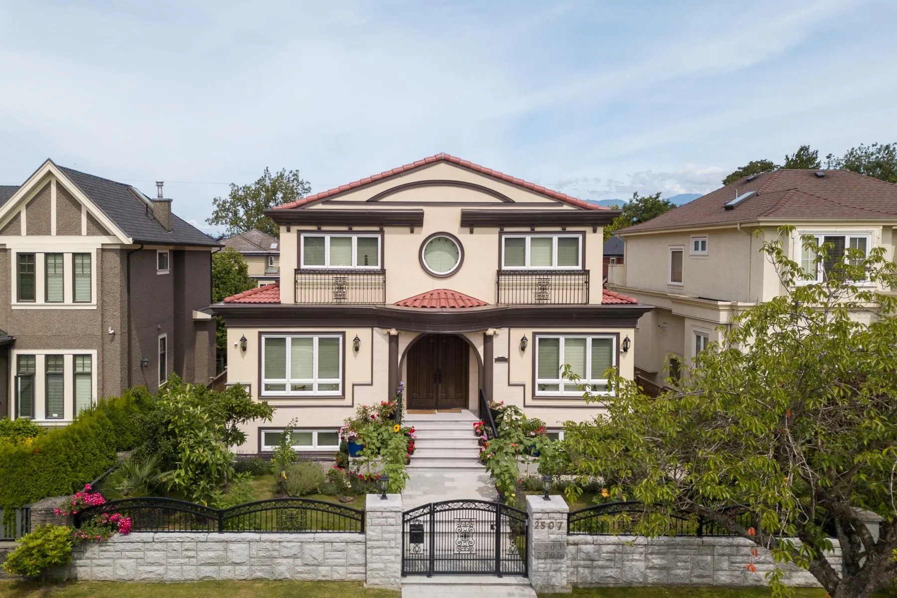 2507 W King Edward Avenue