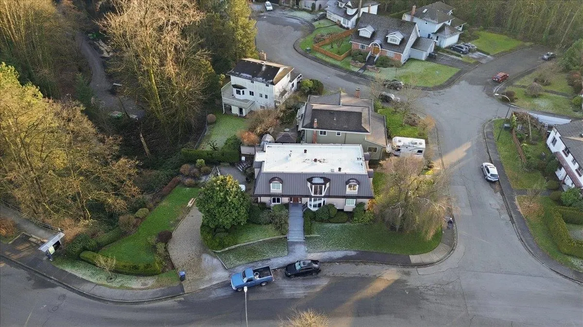 488 Glenbrook Street