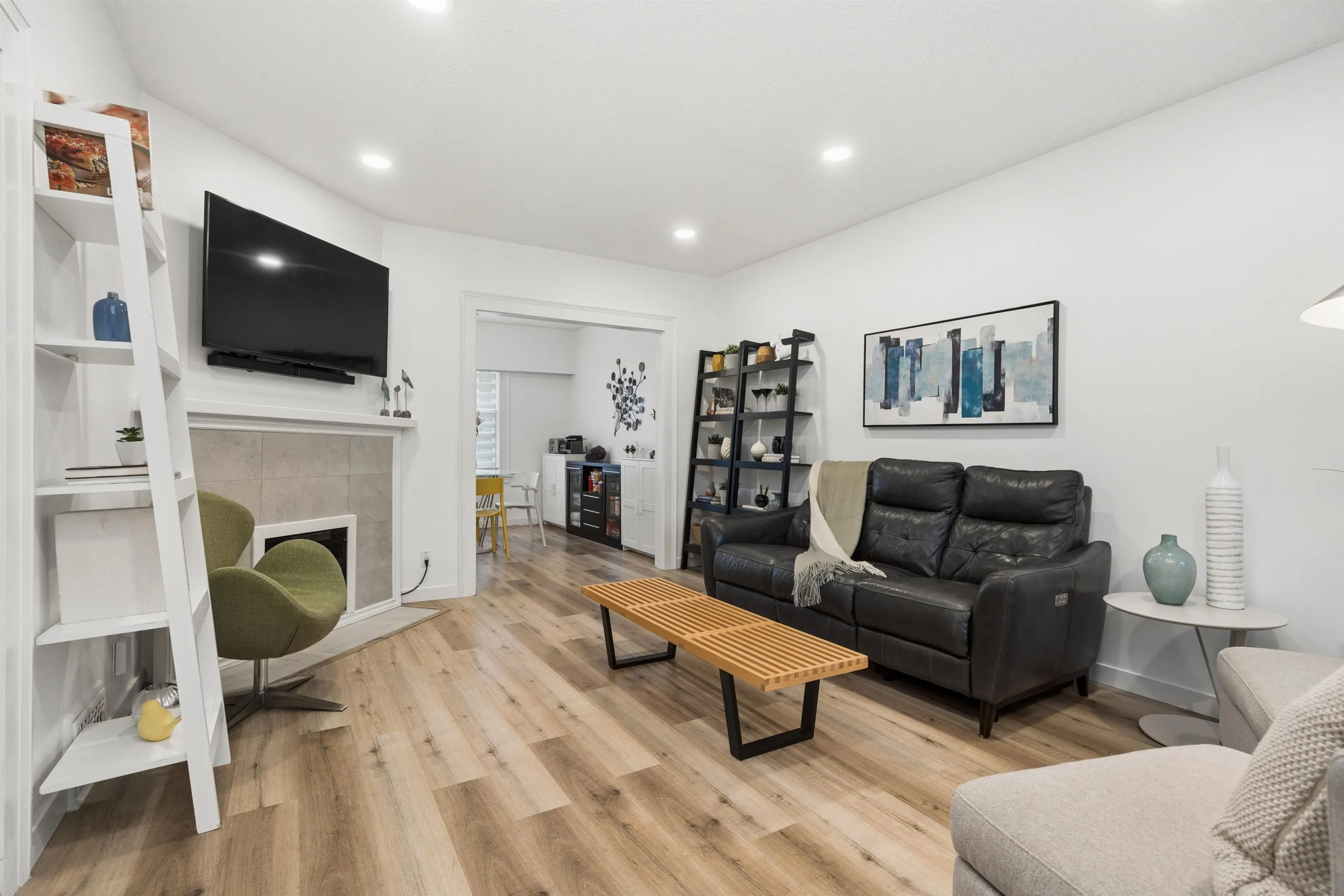 936 W 17th Avenue