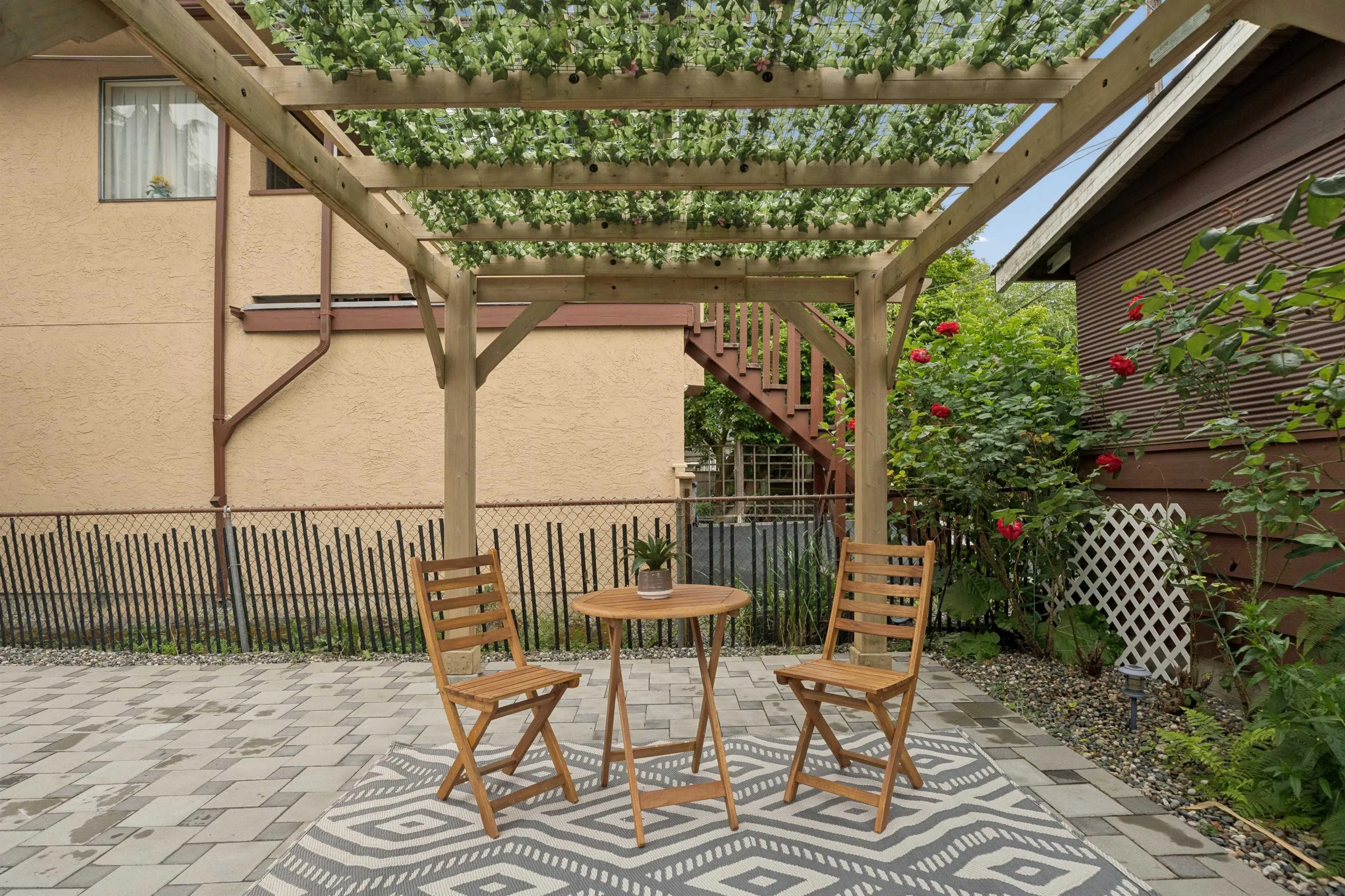 936 W 17th Avenue