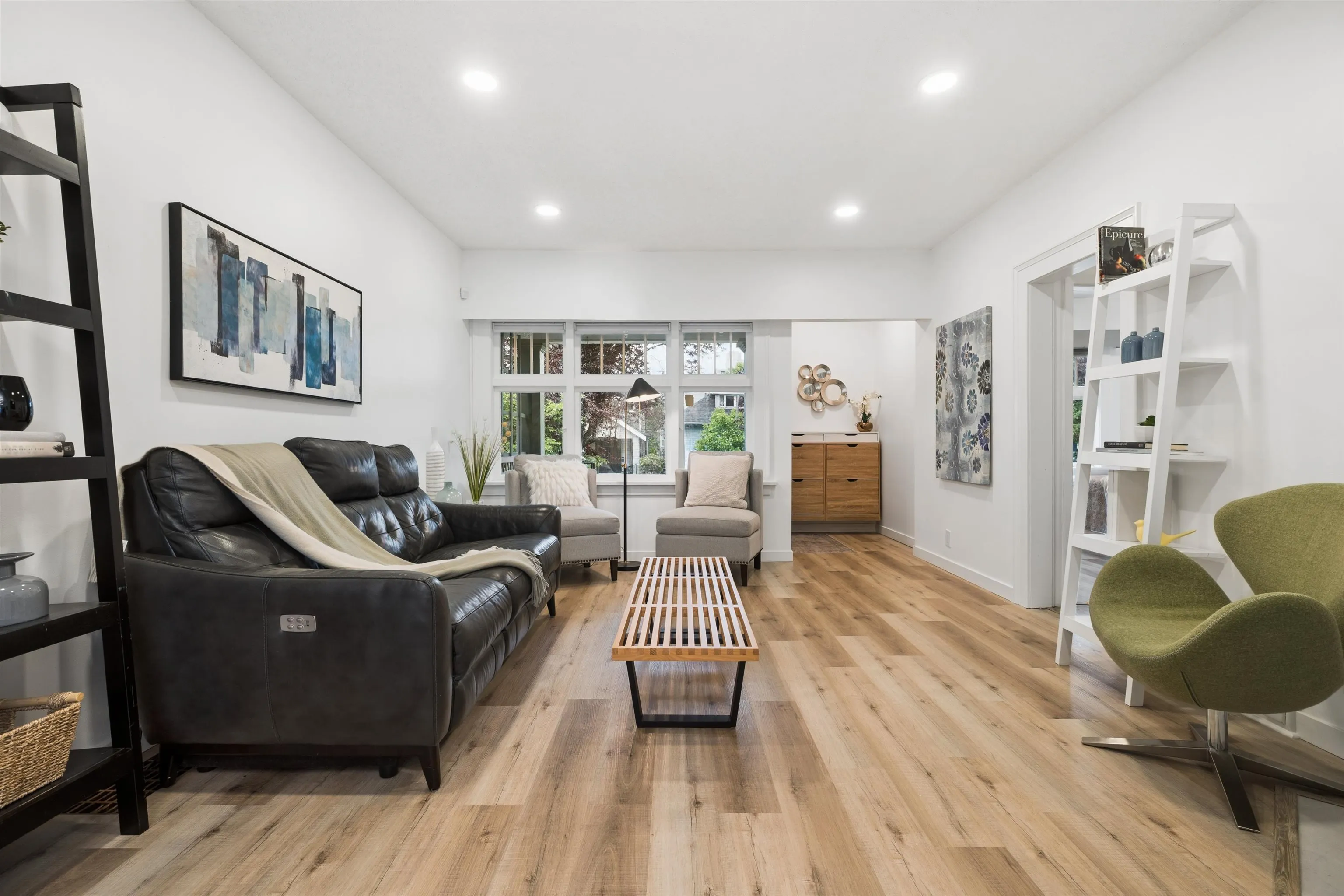936 W 17th Avenue