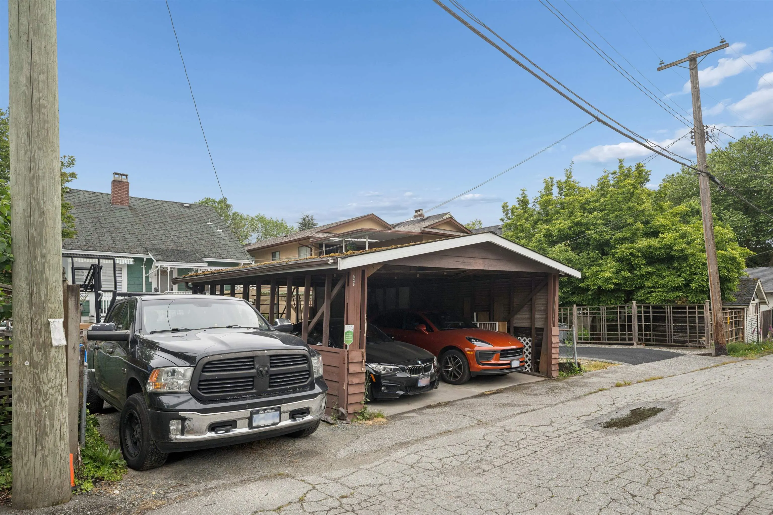 936 W 17th Avenue