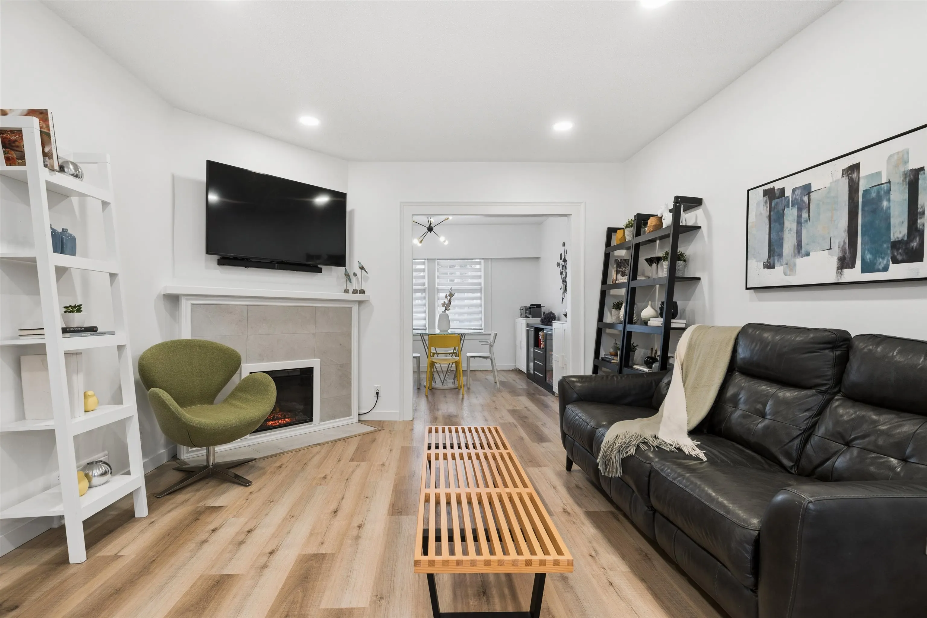936 W 17th Avenue