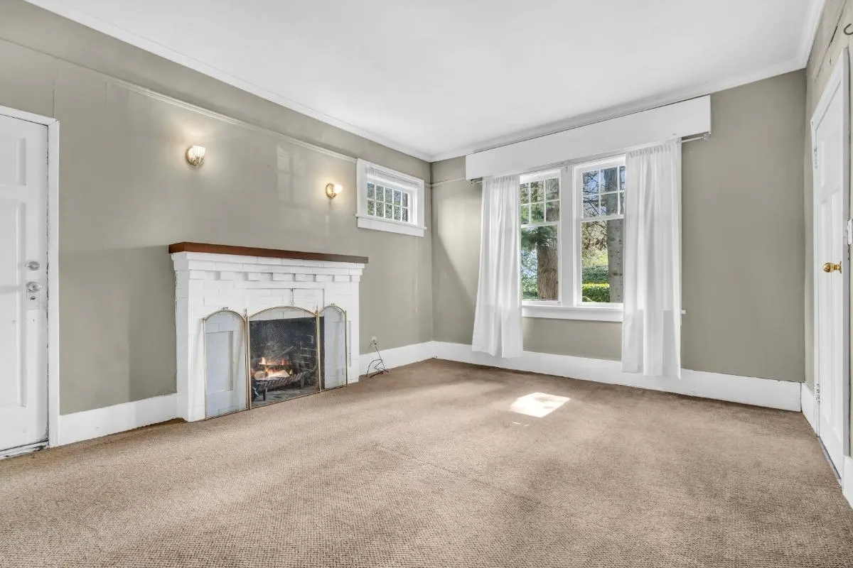 1775 Cedar Crescent