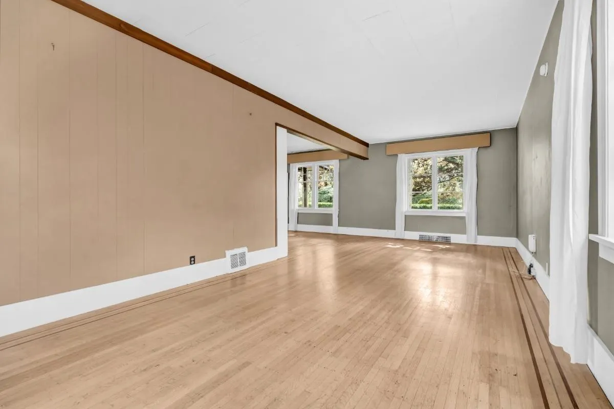 1775 Cedar Crescent