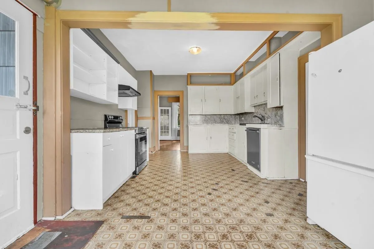 1775 Cedar Crescent