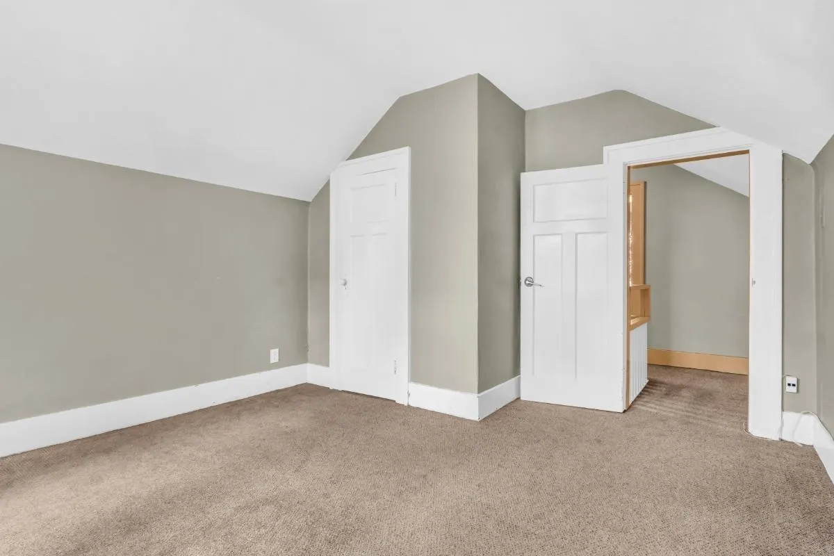 1775 Cedar Crescent