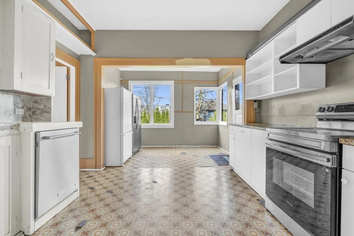 1775 Cedar Crescent