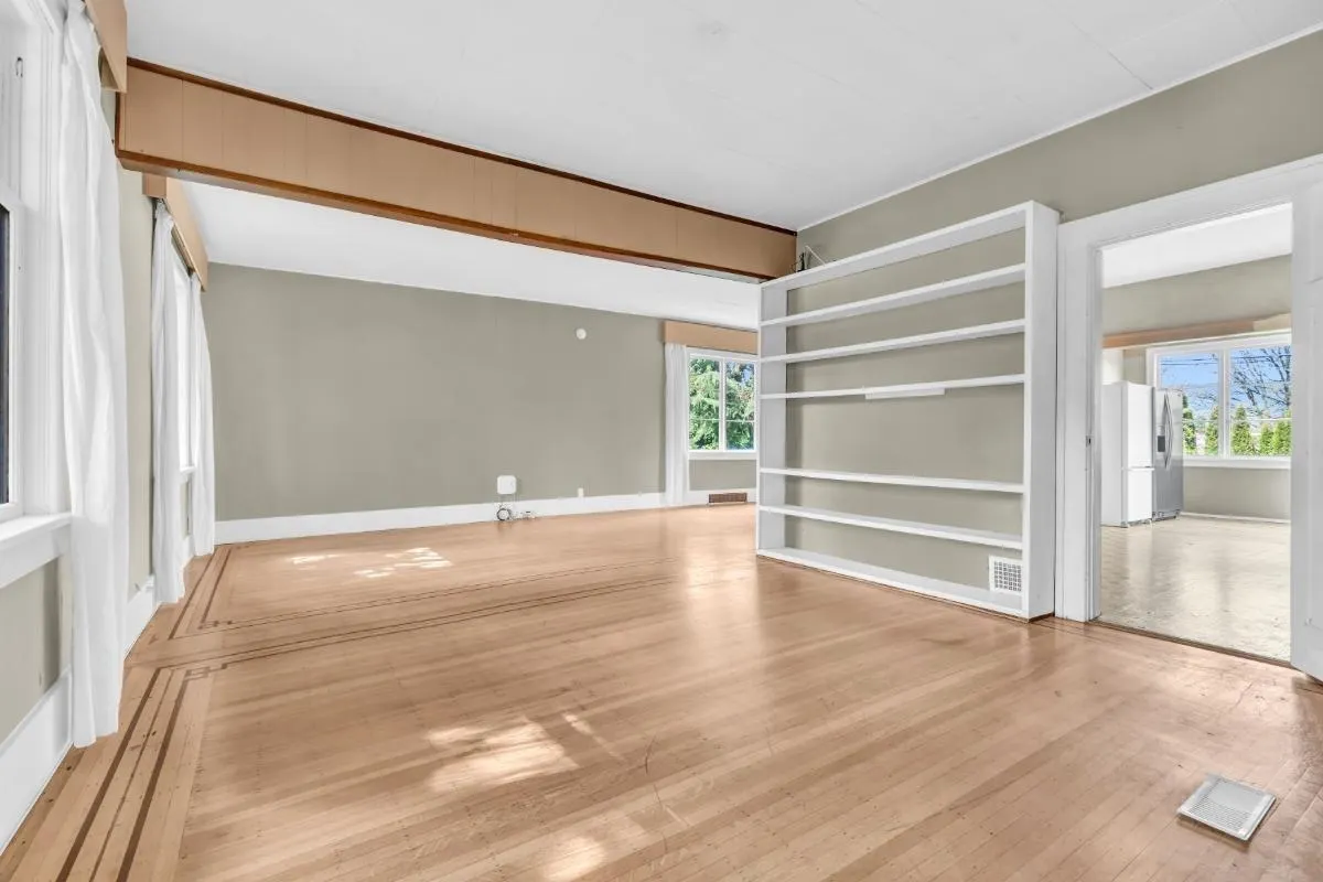 1775 Cedar Crescent