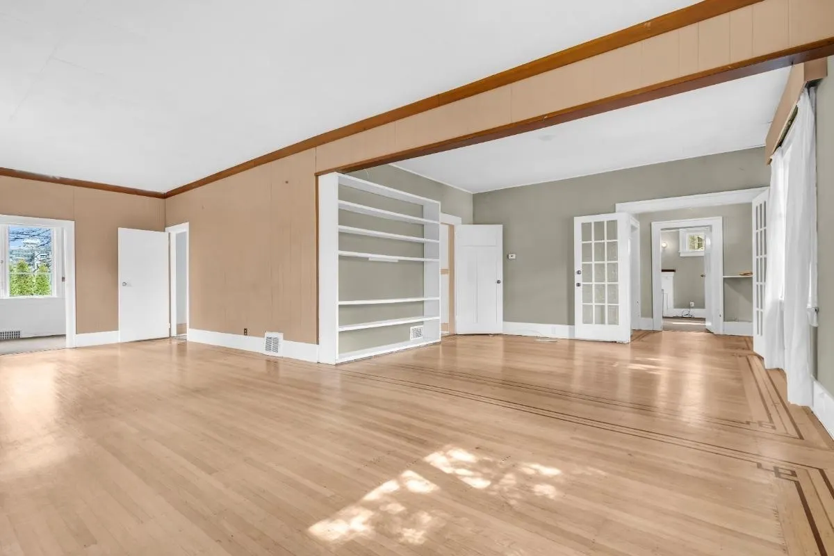 1775 Cedar Crescent