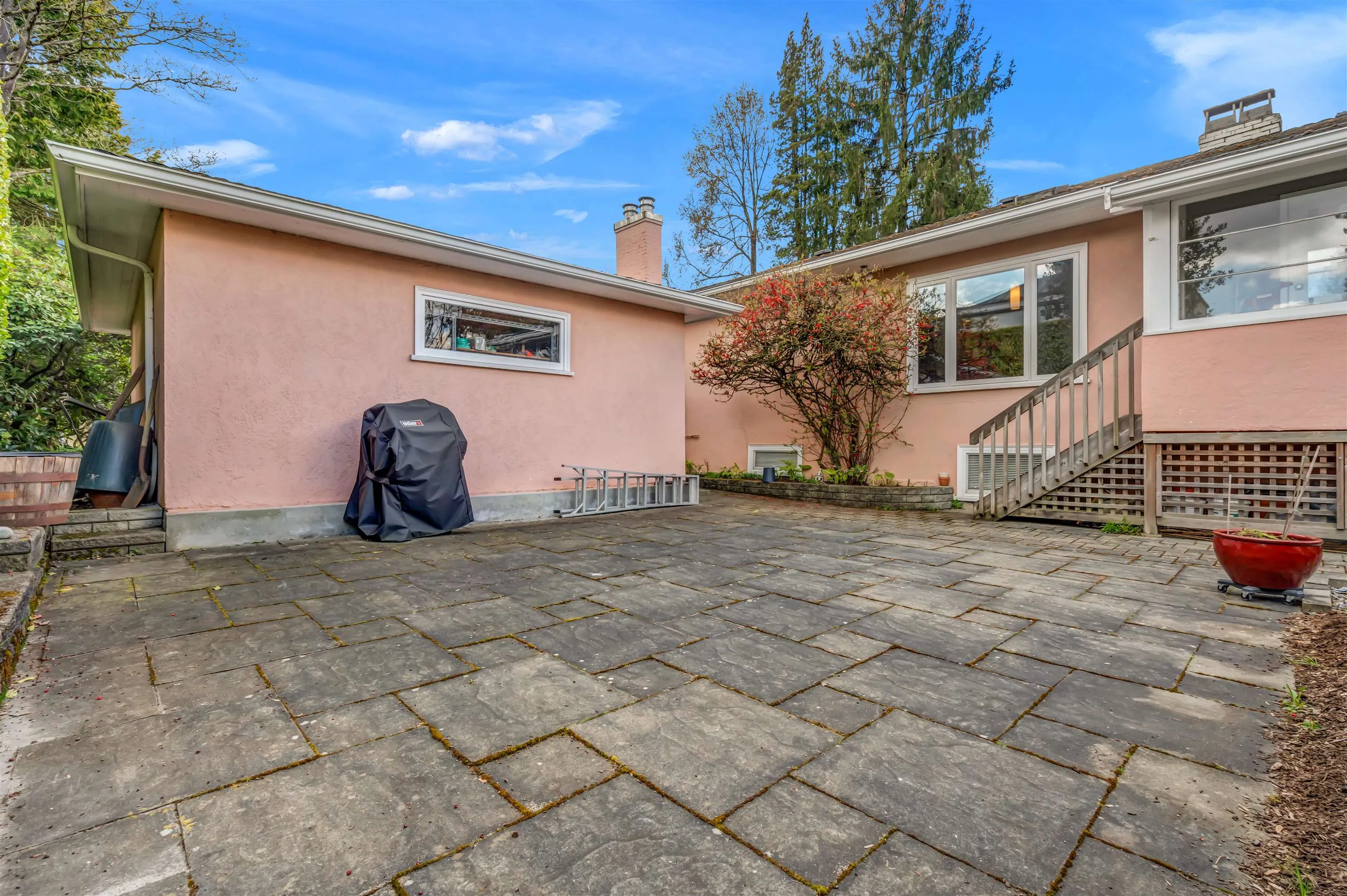 1549 W 33rd Avenue