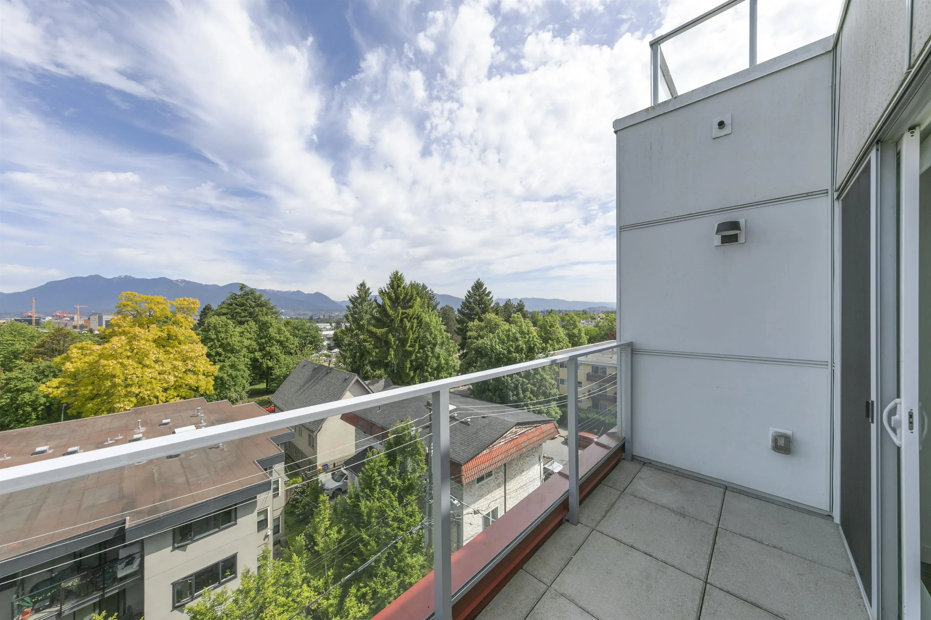 379 E Broadway #501