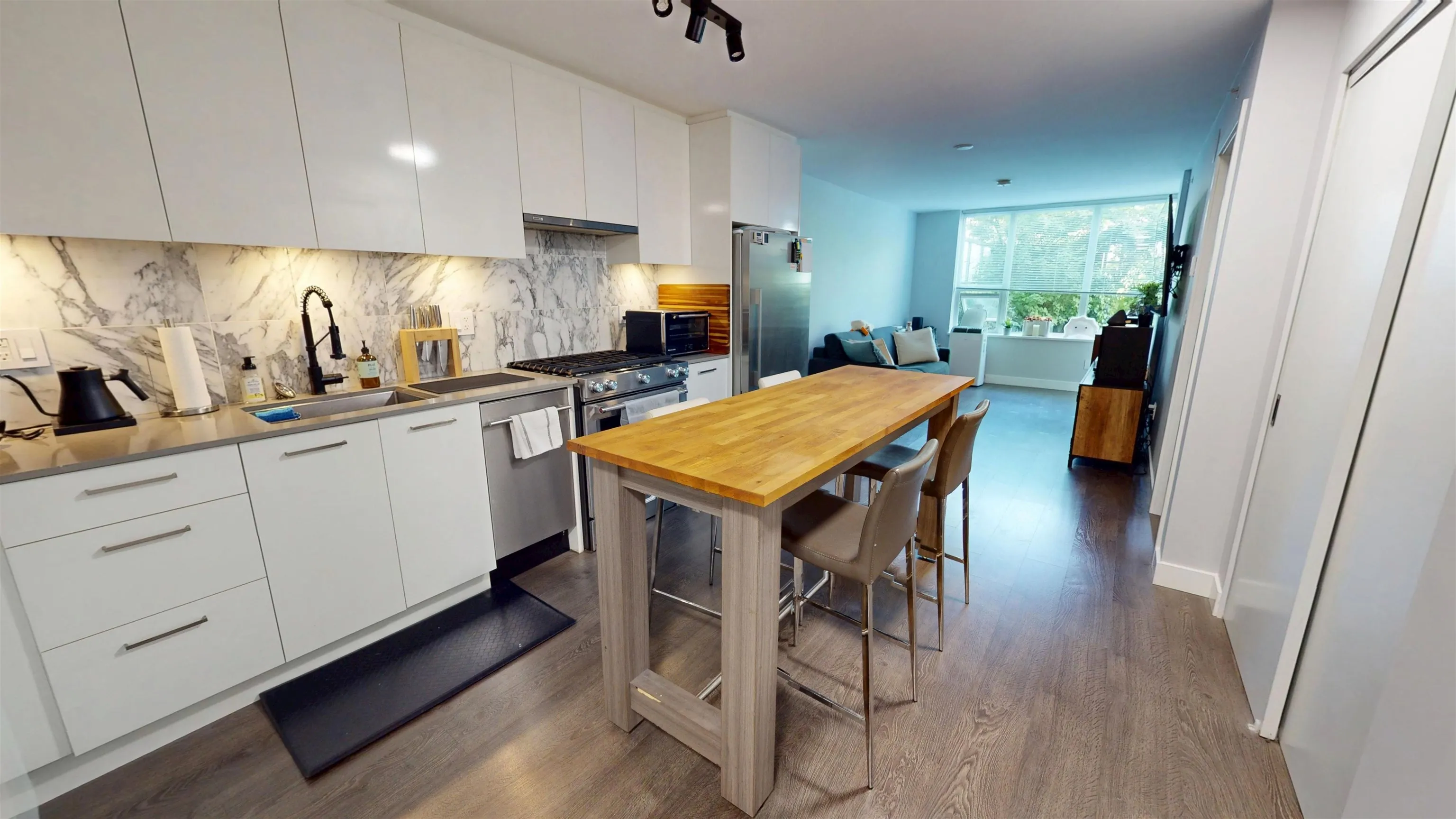 231 E Pender Street #201