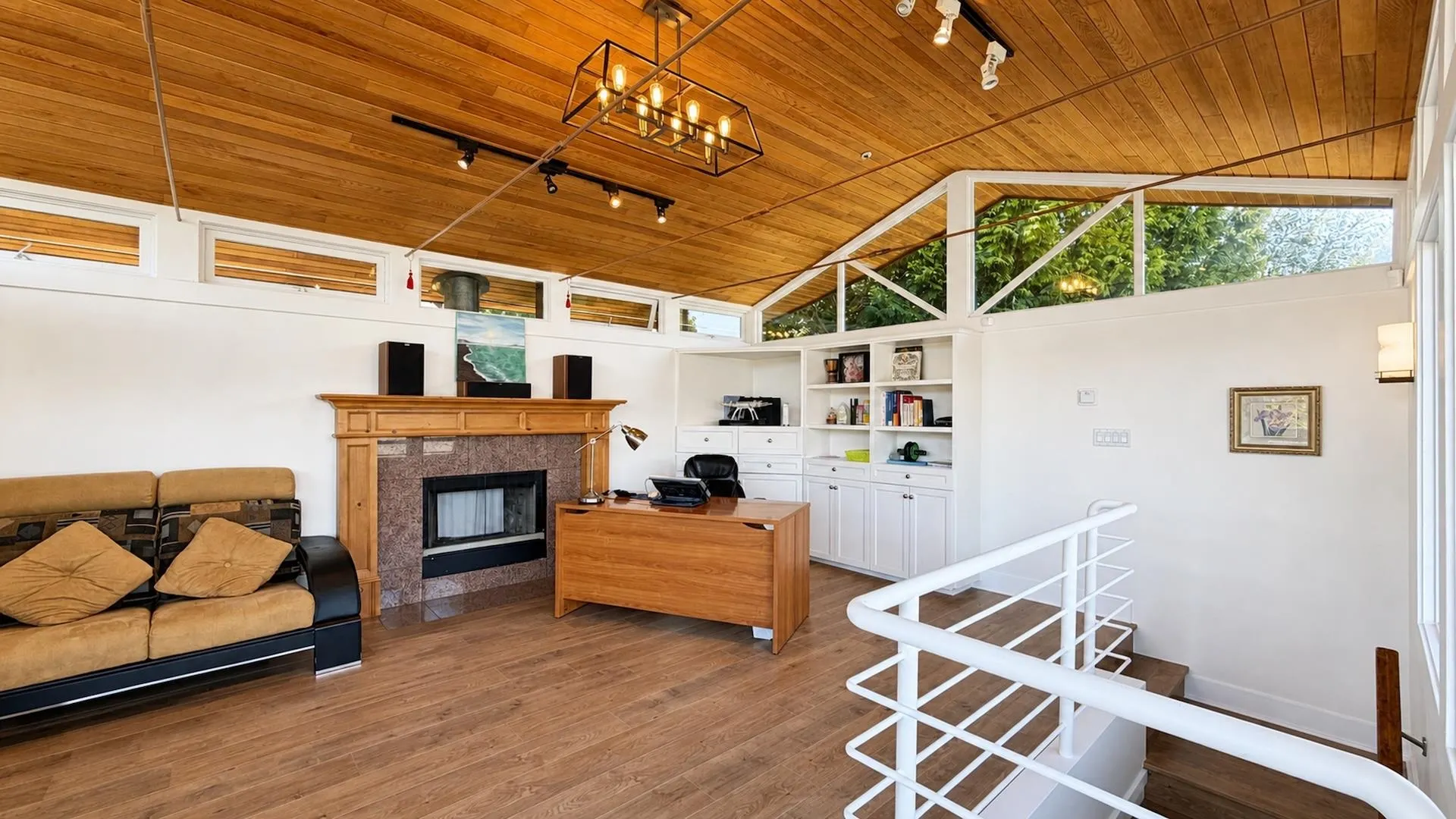 4399 Locarno Crescent
