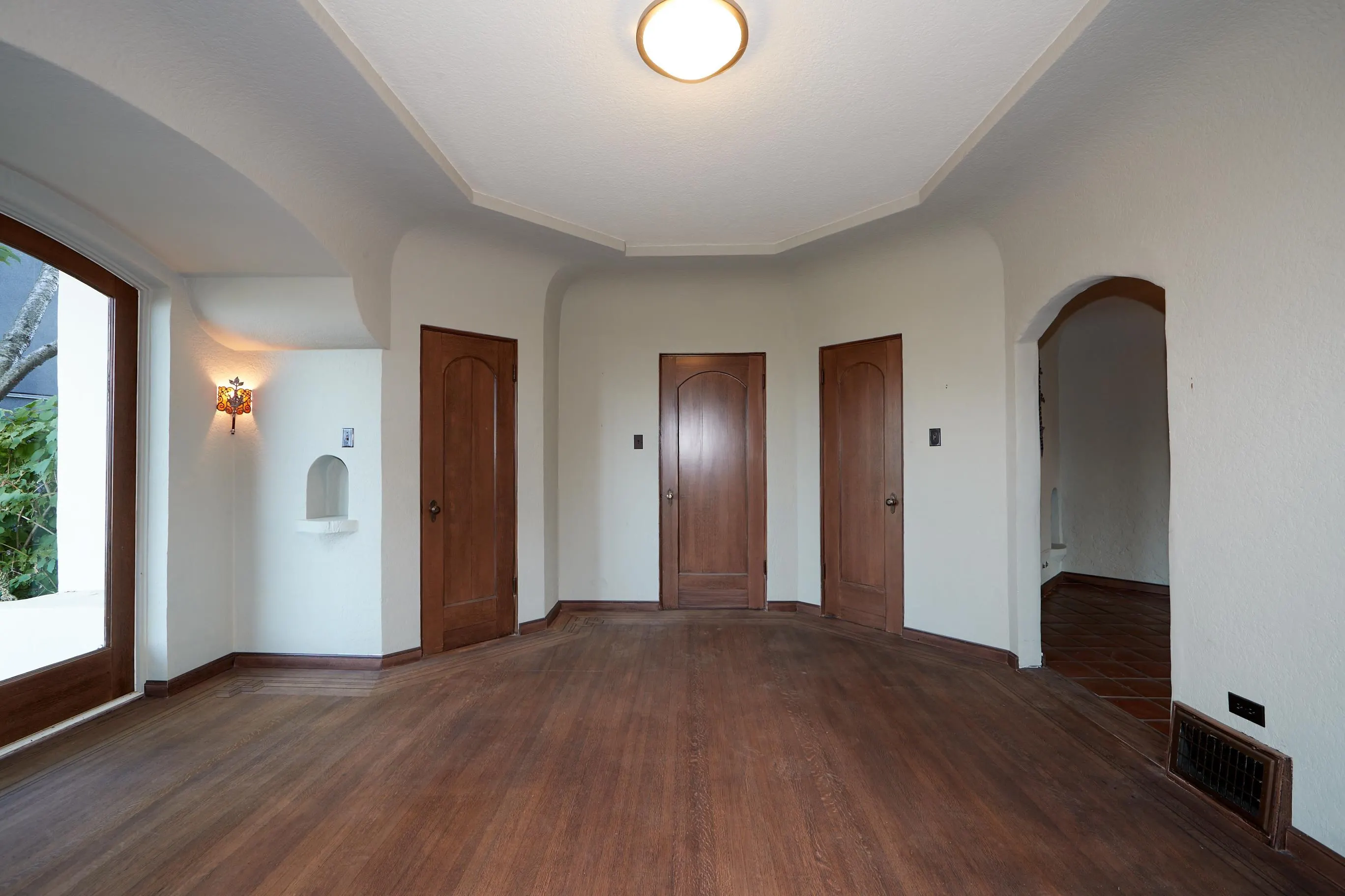 4585 Bellevue Drive
