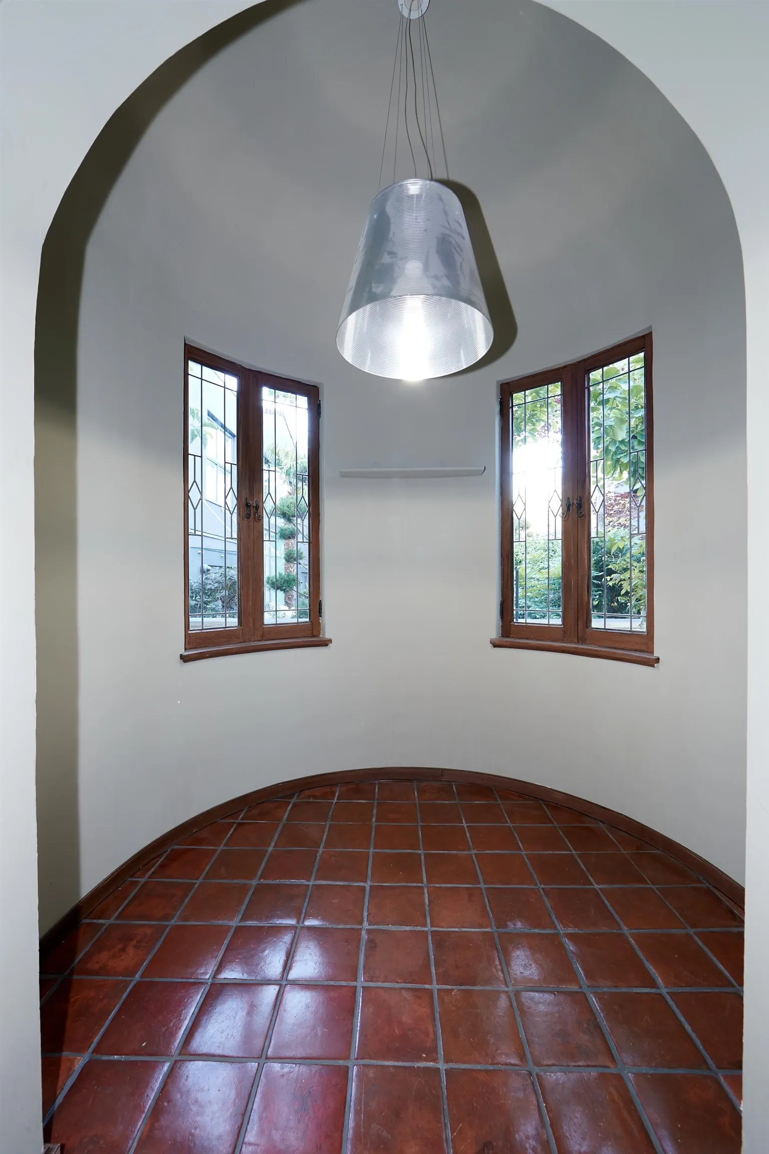 4585 Bellevue Drive