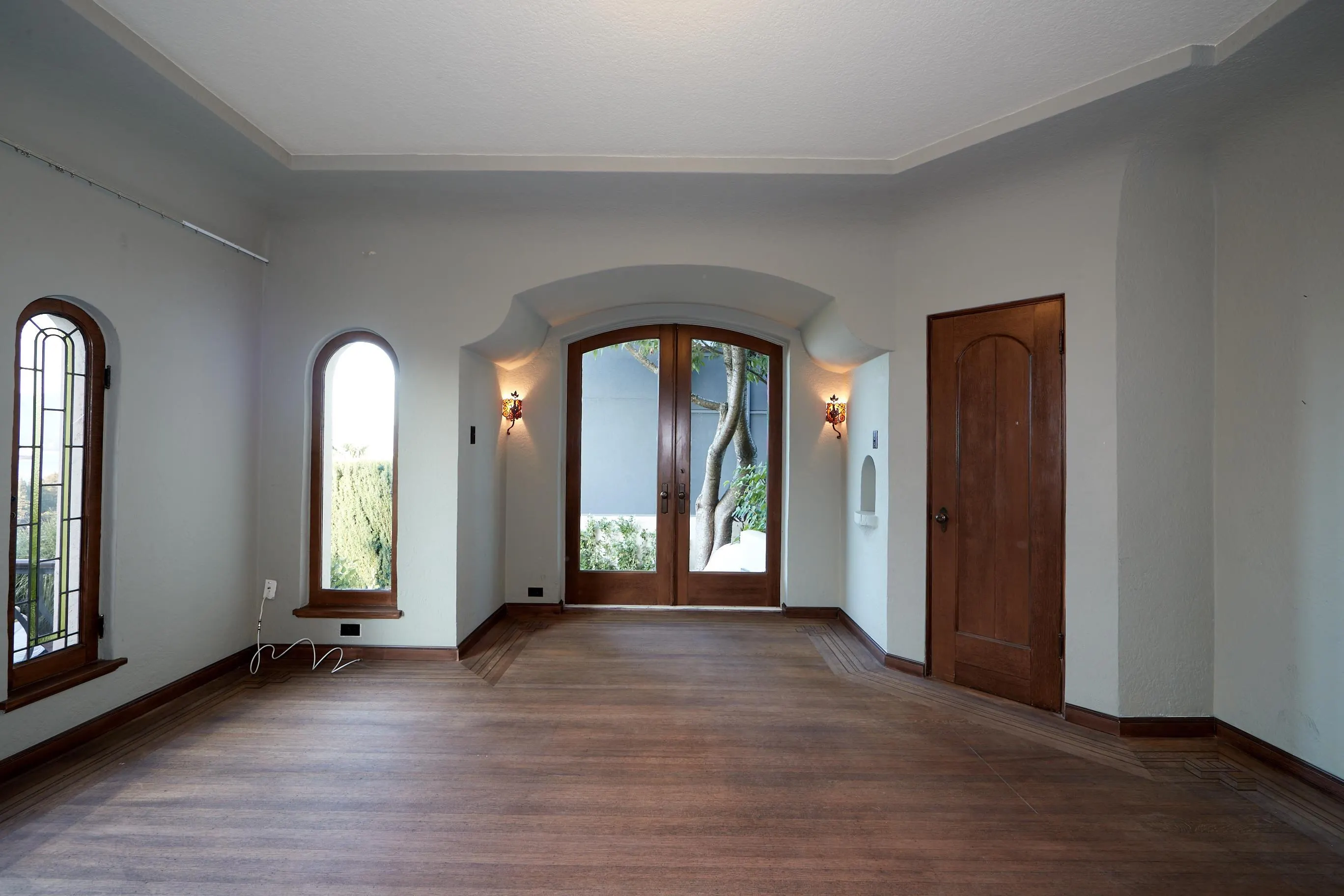 4585 Bellevue Drive