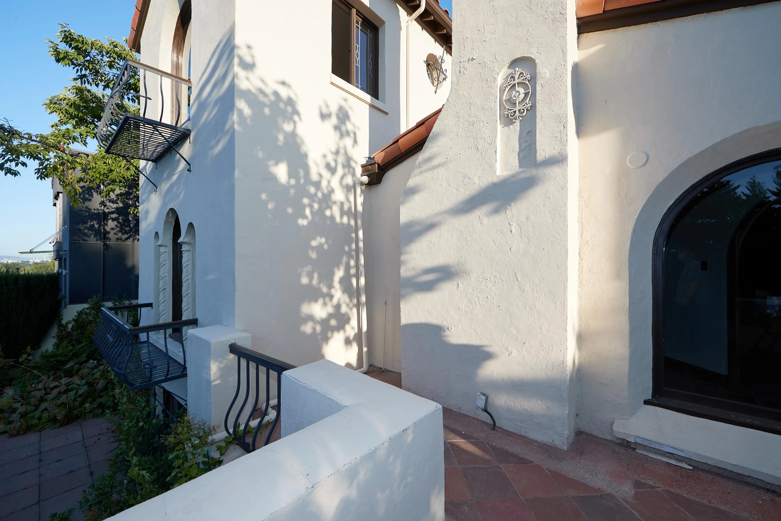 4585 Bellevue Drive