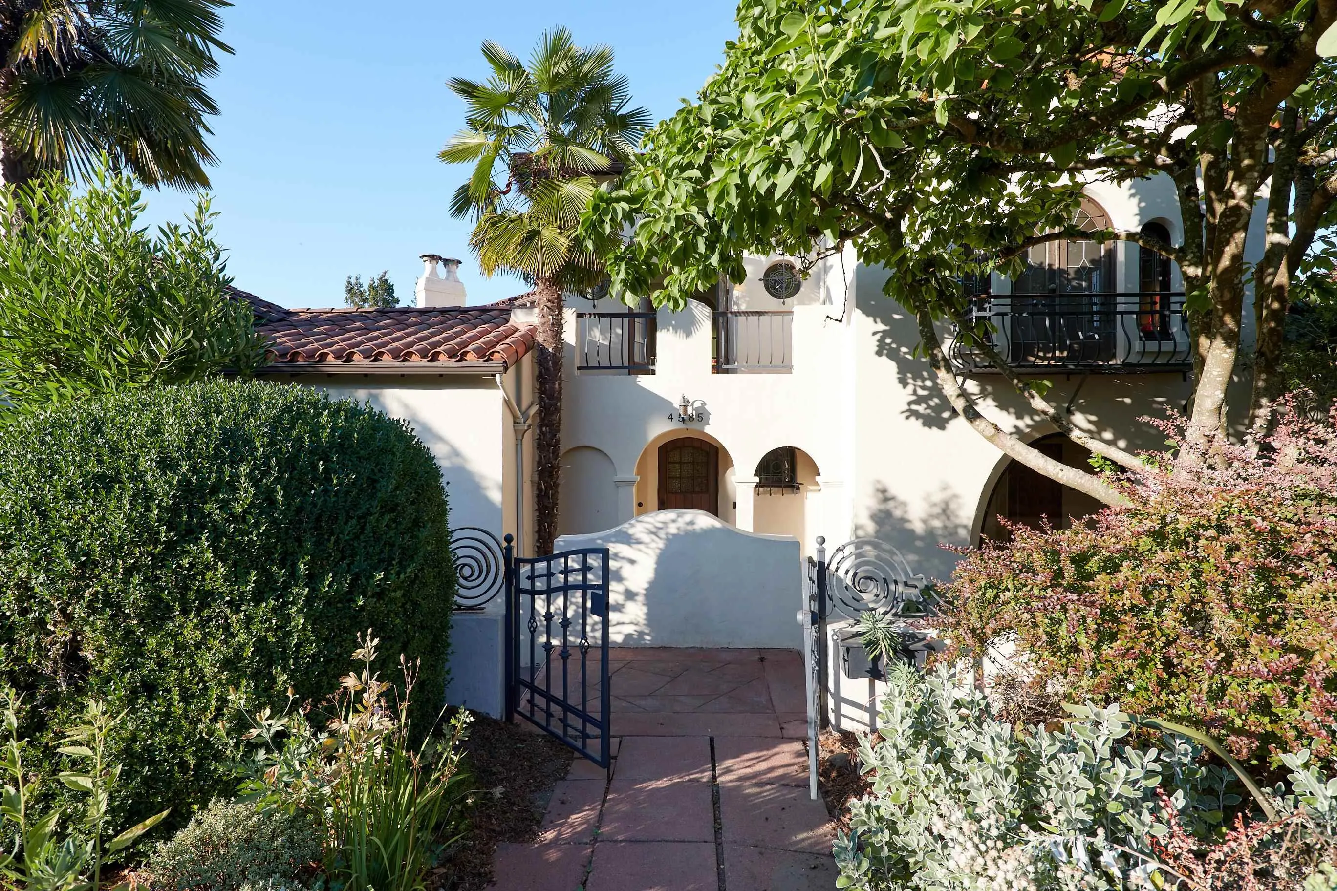 4585 Bellevue Drive