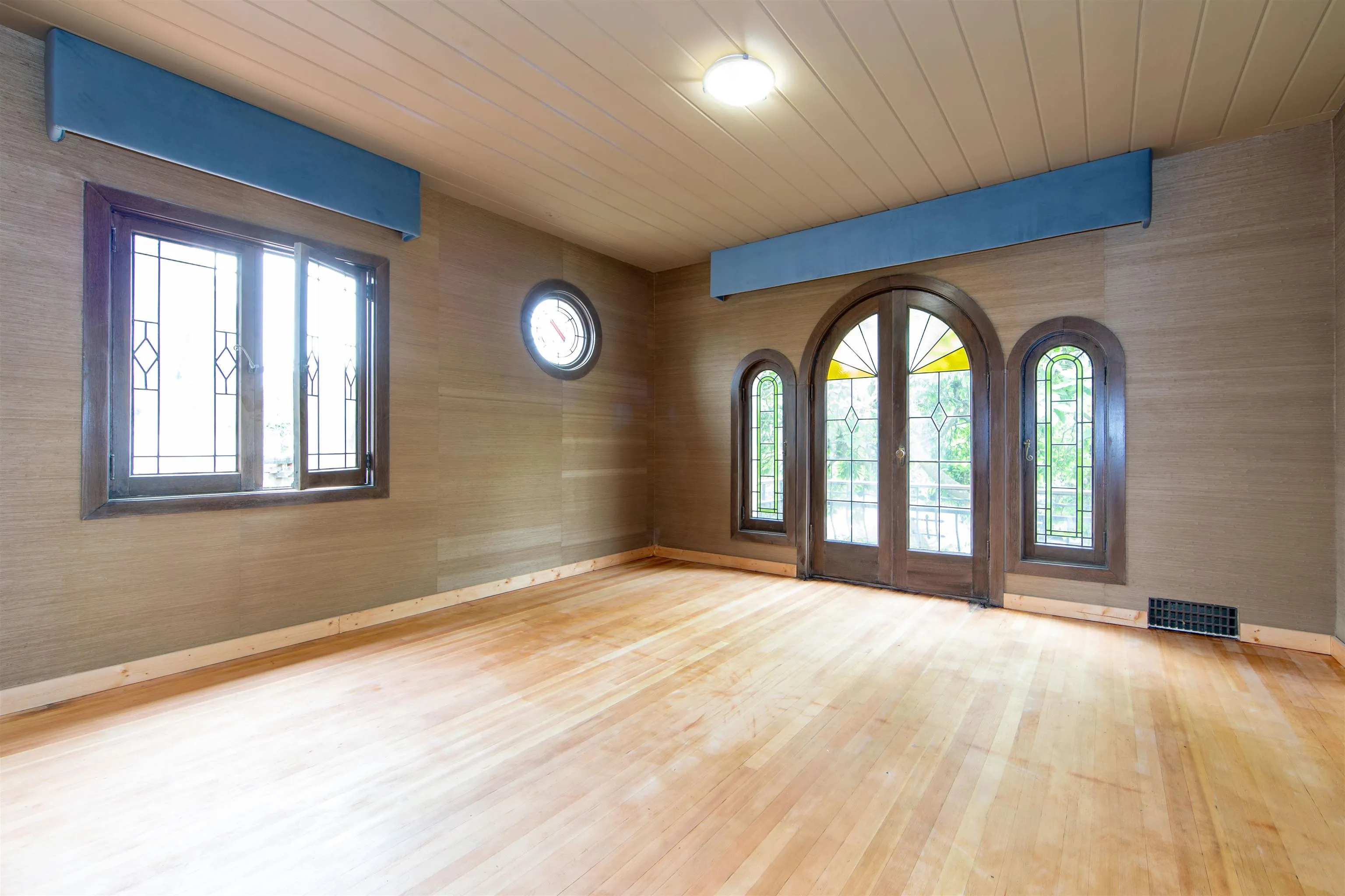 4585 Bellevue Drive