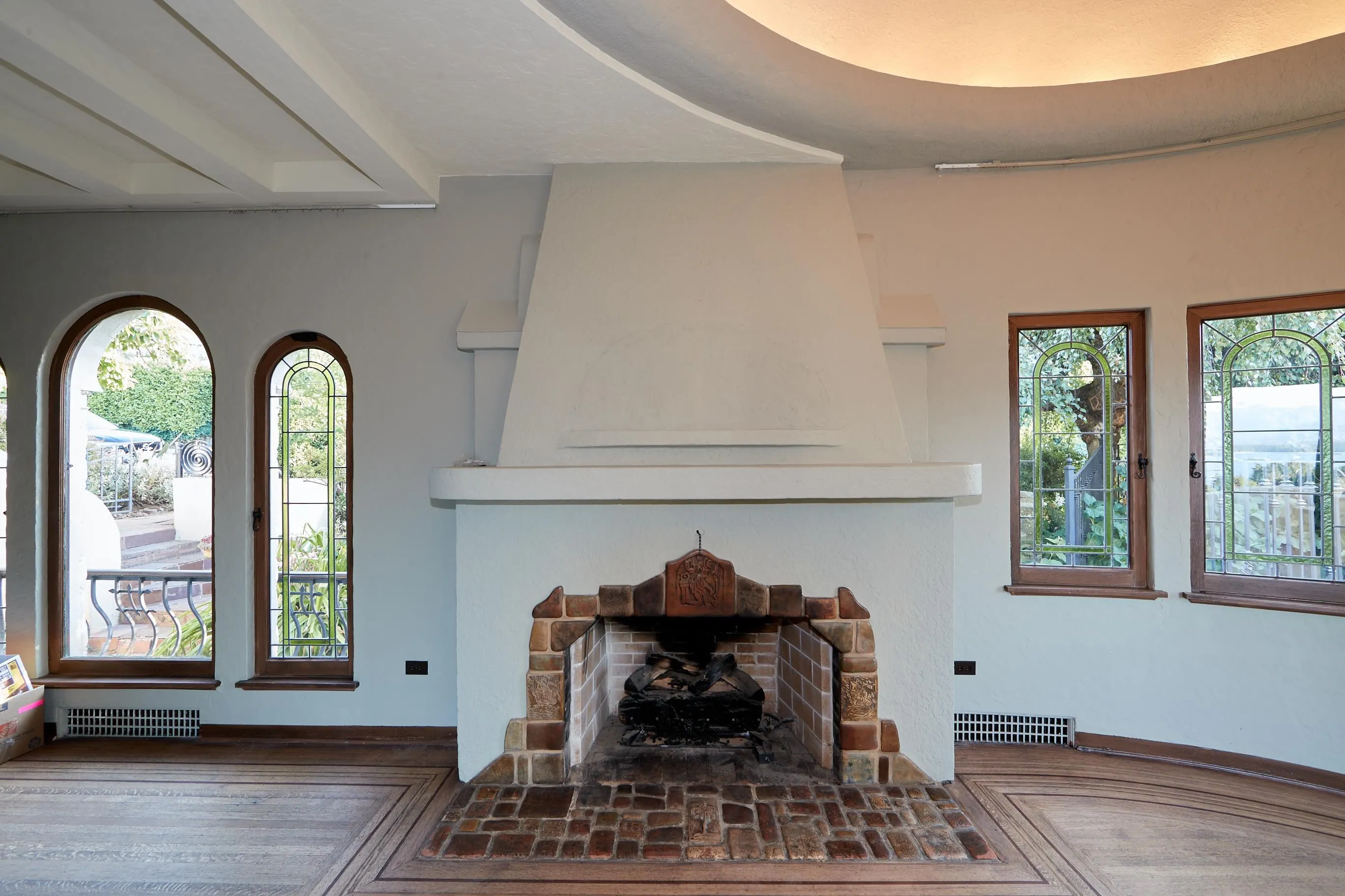 4585 Bellevue Drive
