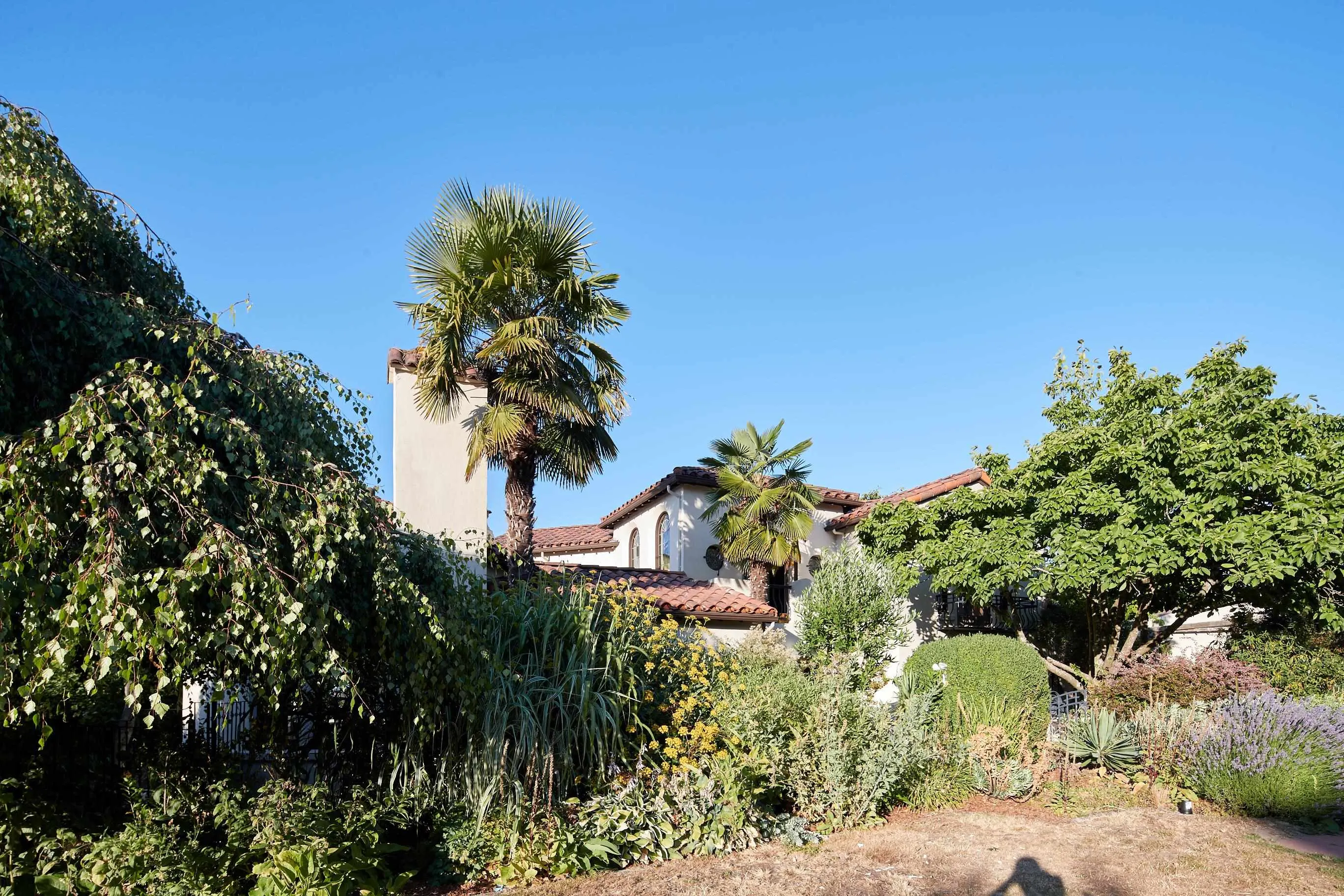 4585 Bellevue Drive