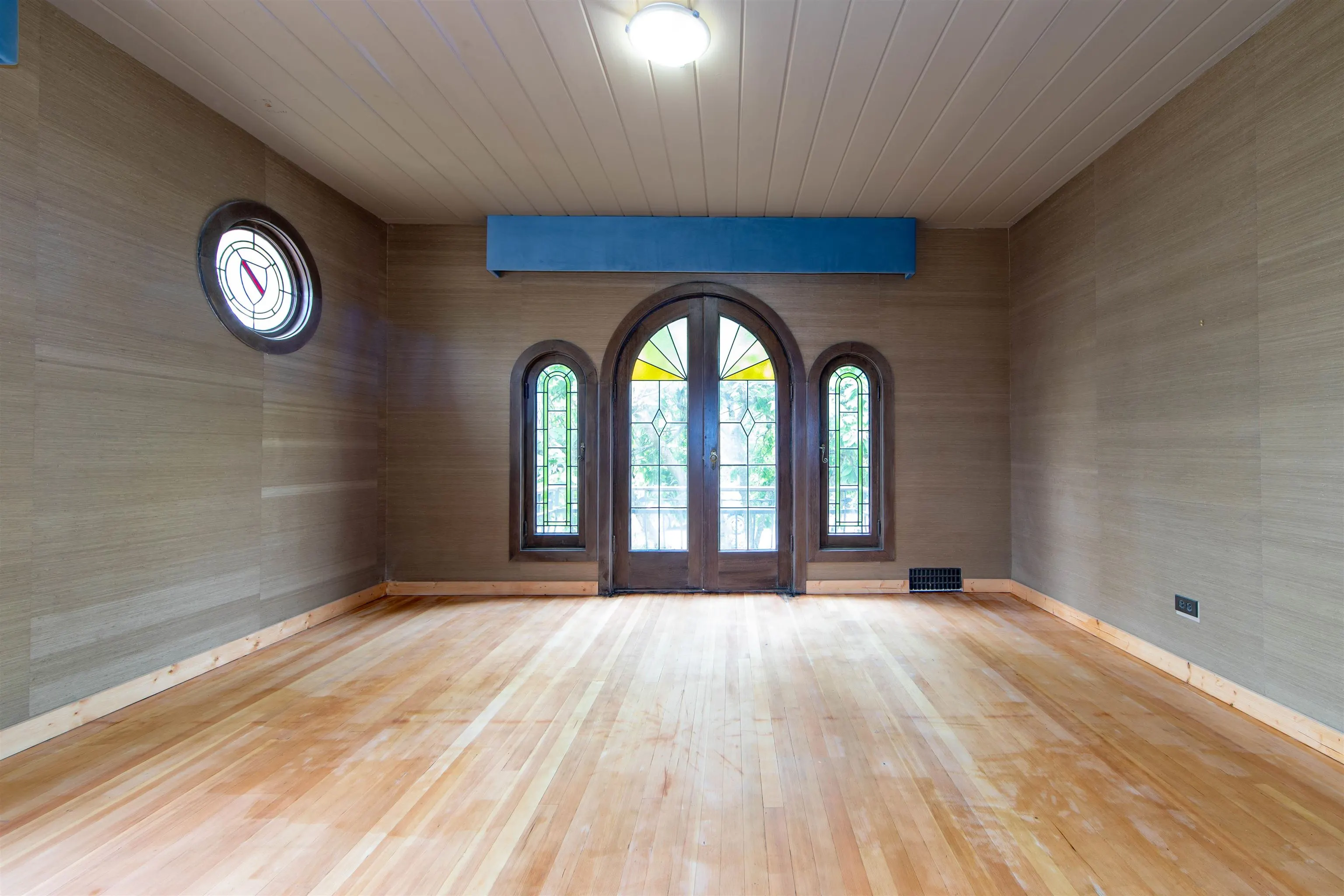 4585 Bellevue Drive