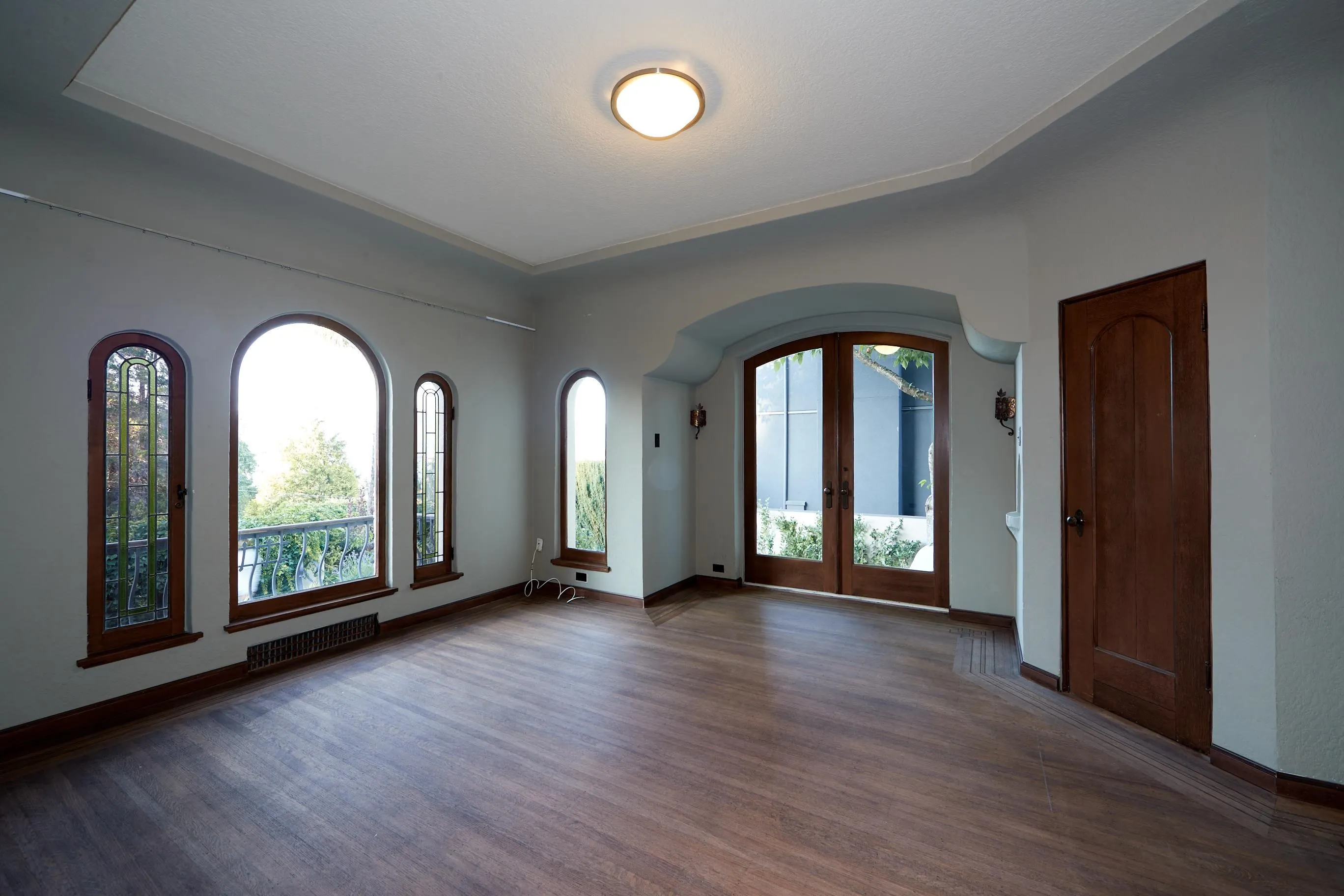 4585 Bellevue Drive