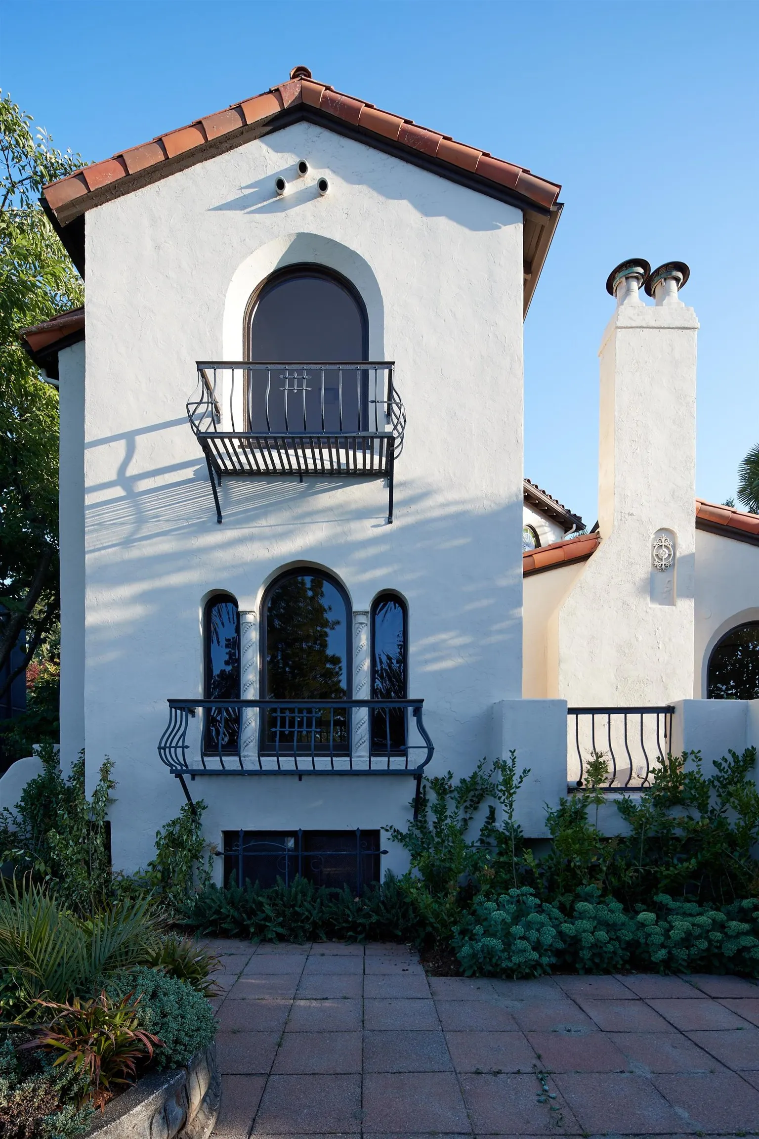 4585 Bellevue Drive