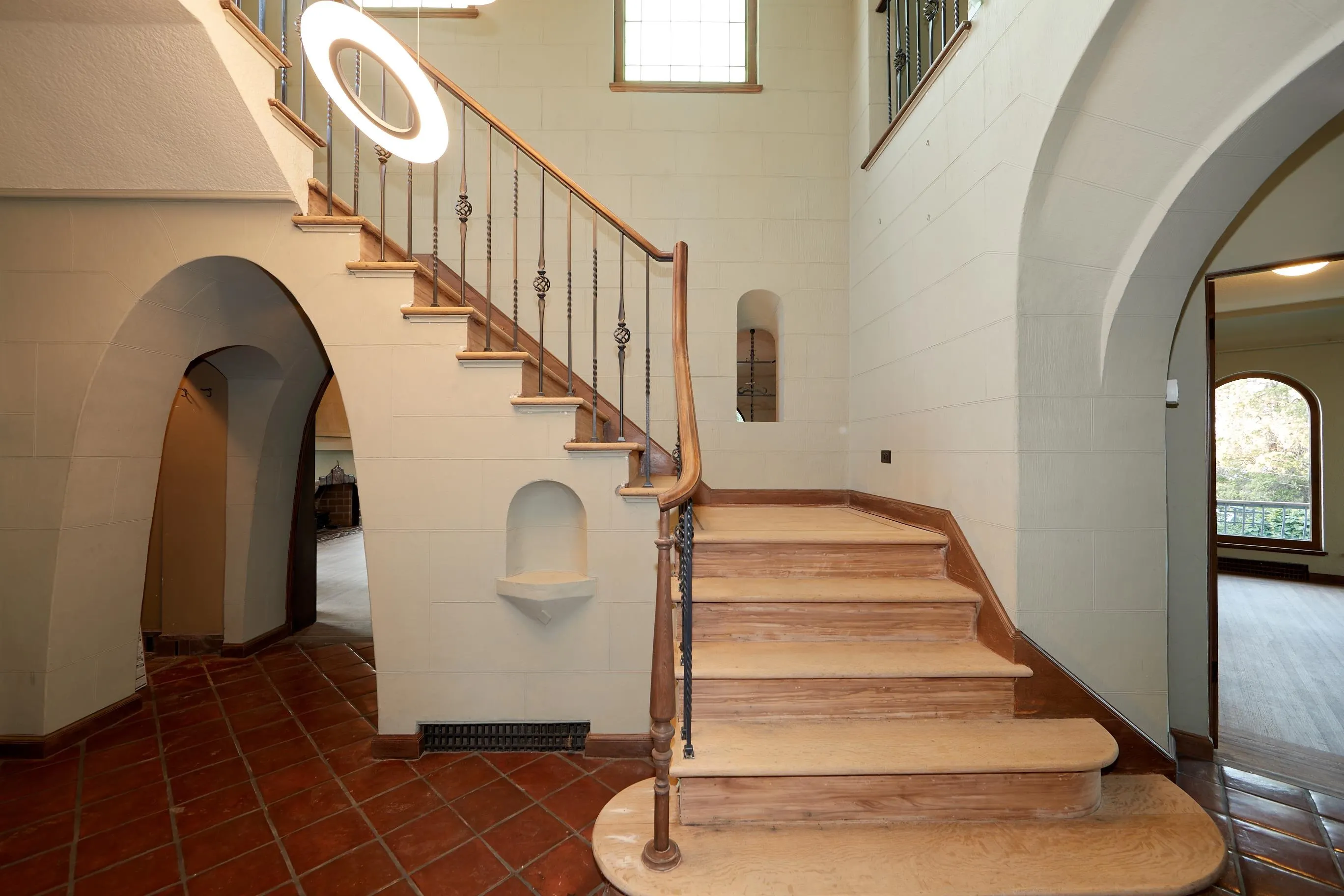 4585 Bellevue Drive