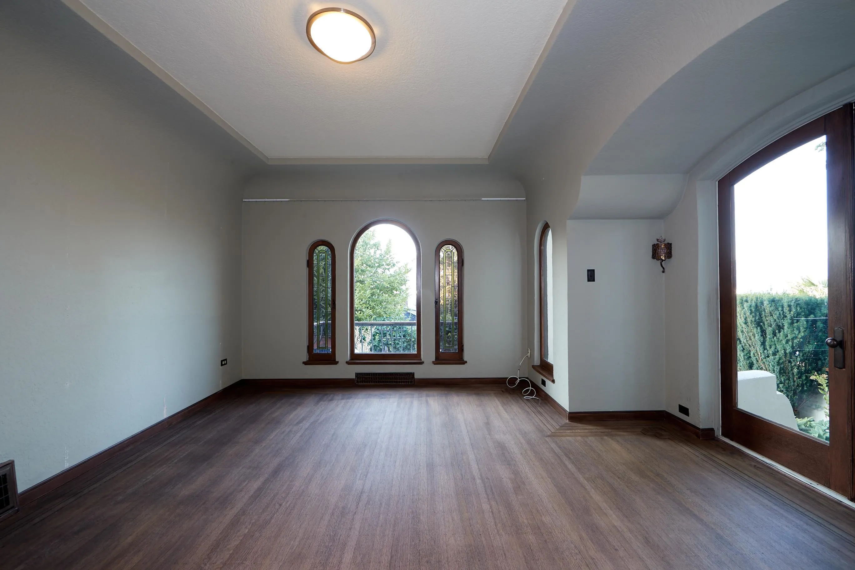 4585 Bellevue Drive