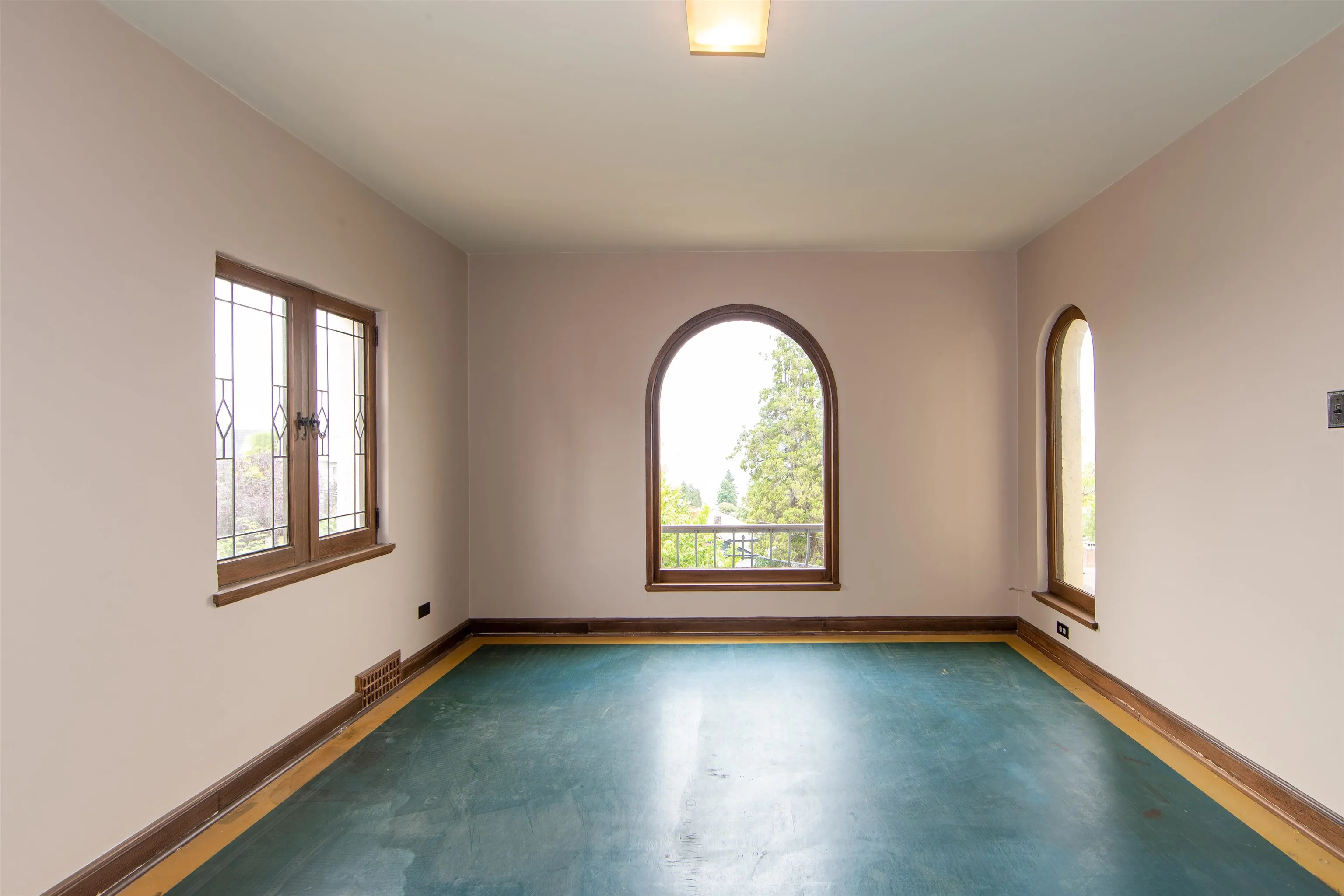 4585 Bellevue Drive