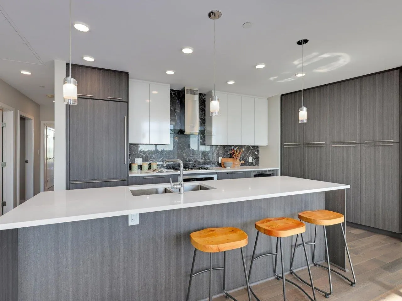 5033 Cambie Street #604